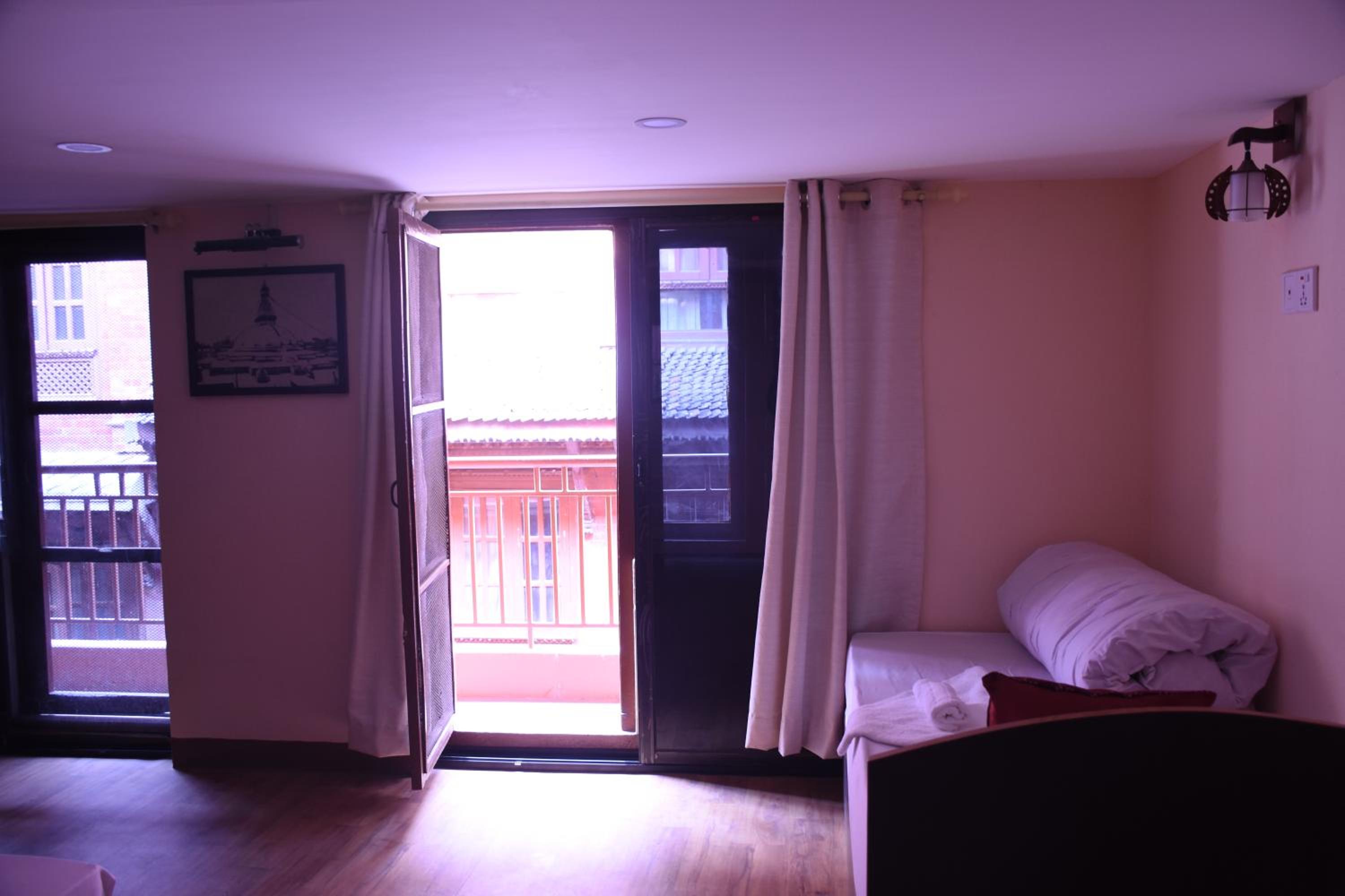 Twin Room with Balcony photo 2