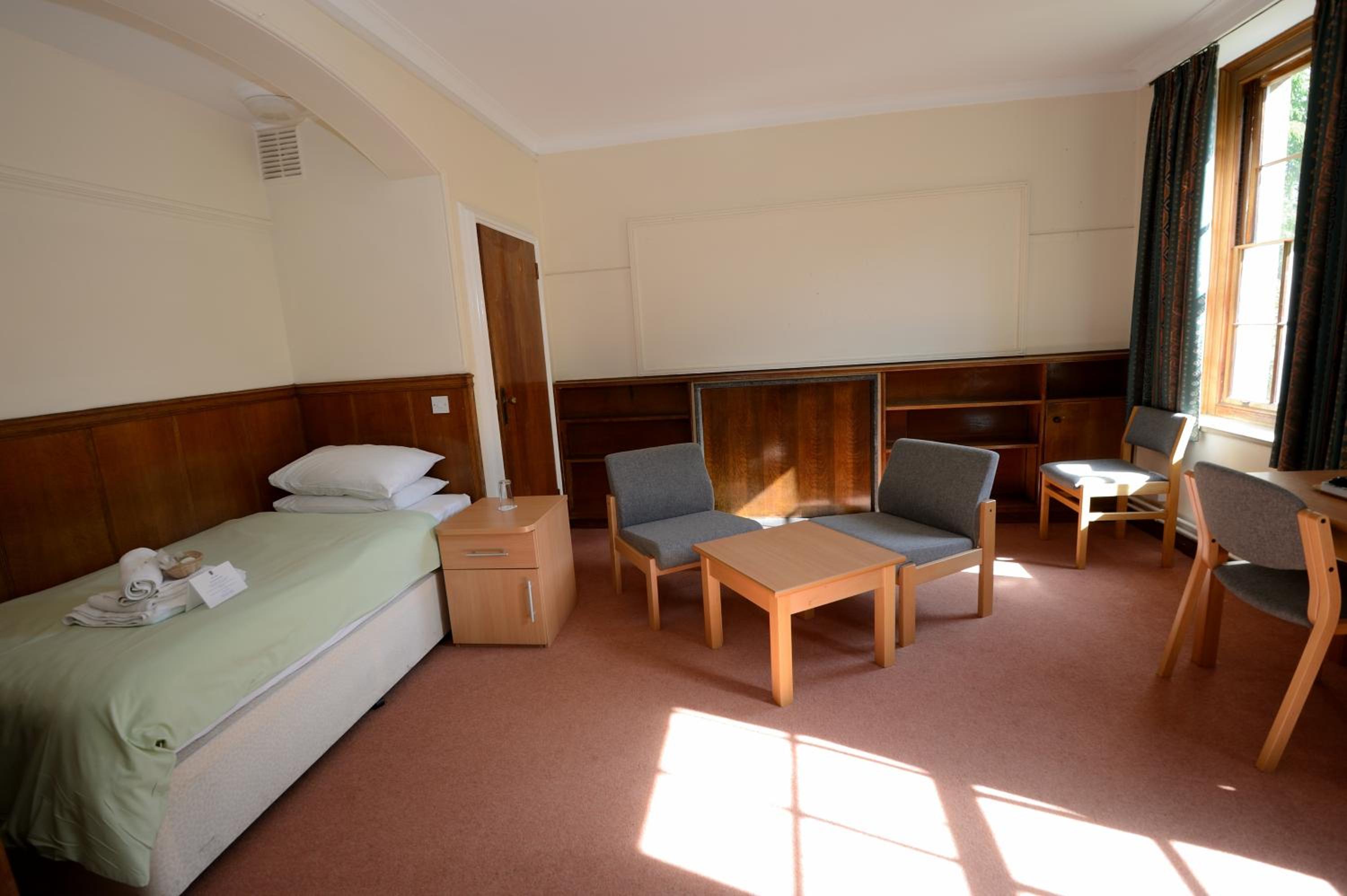 Standard Twin Room with Shared Bathroom photo 3
