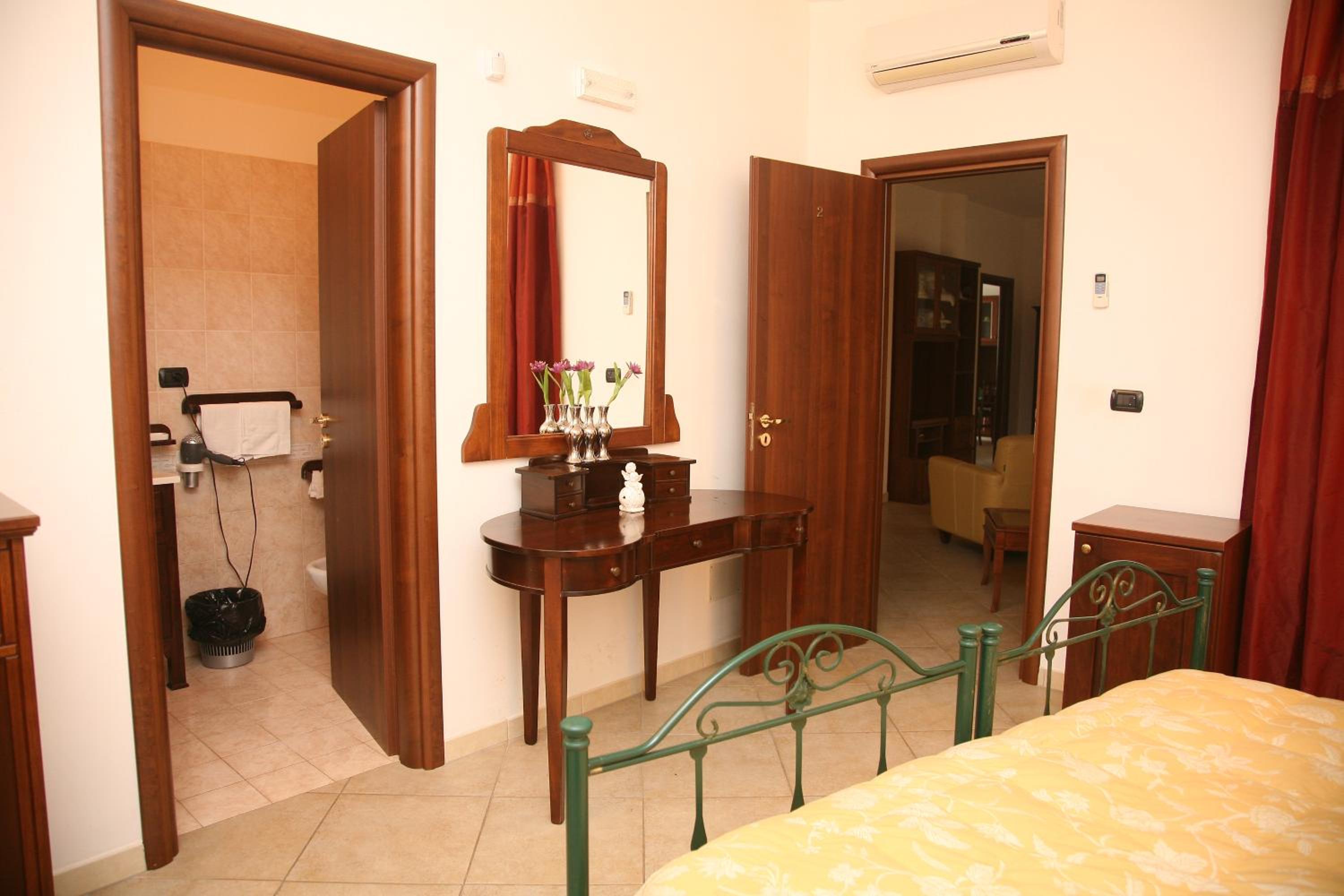 Double Room with Private Bathroom photo 2