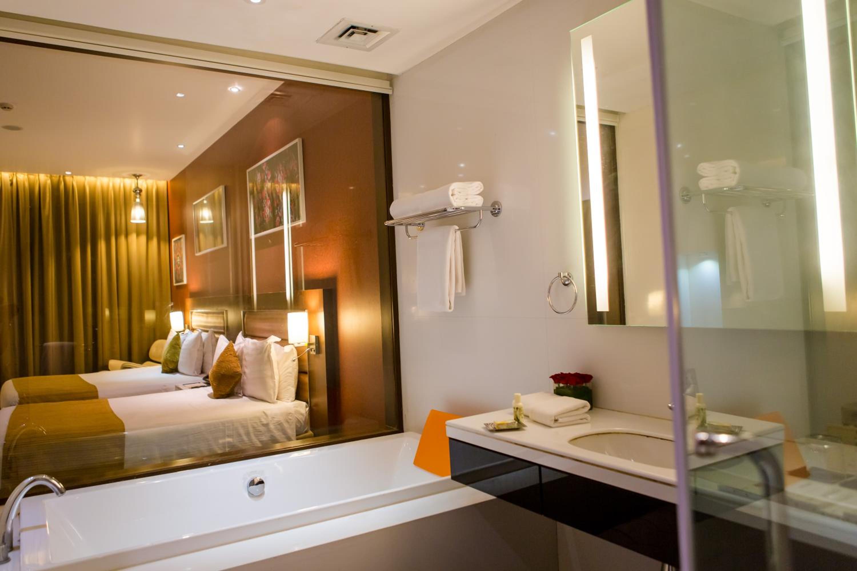 Deluxe Queen Family Room