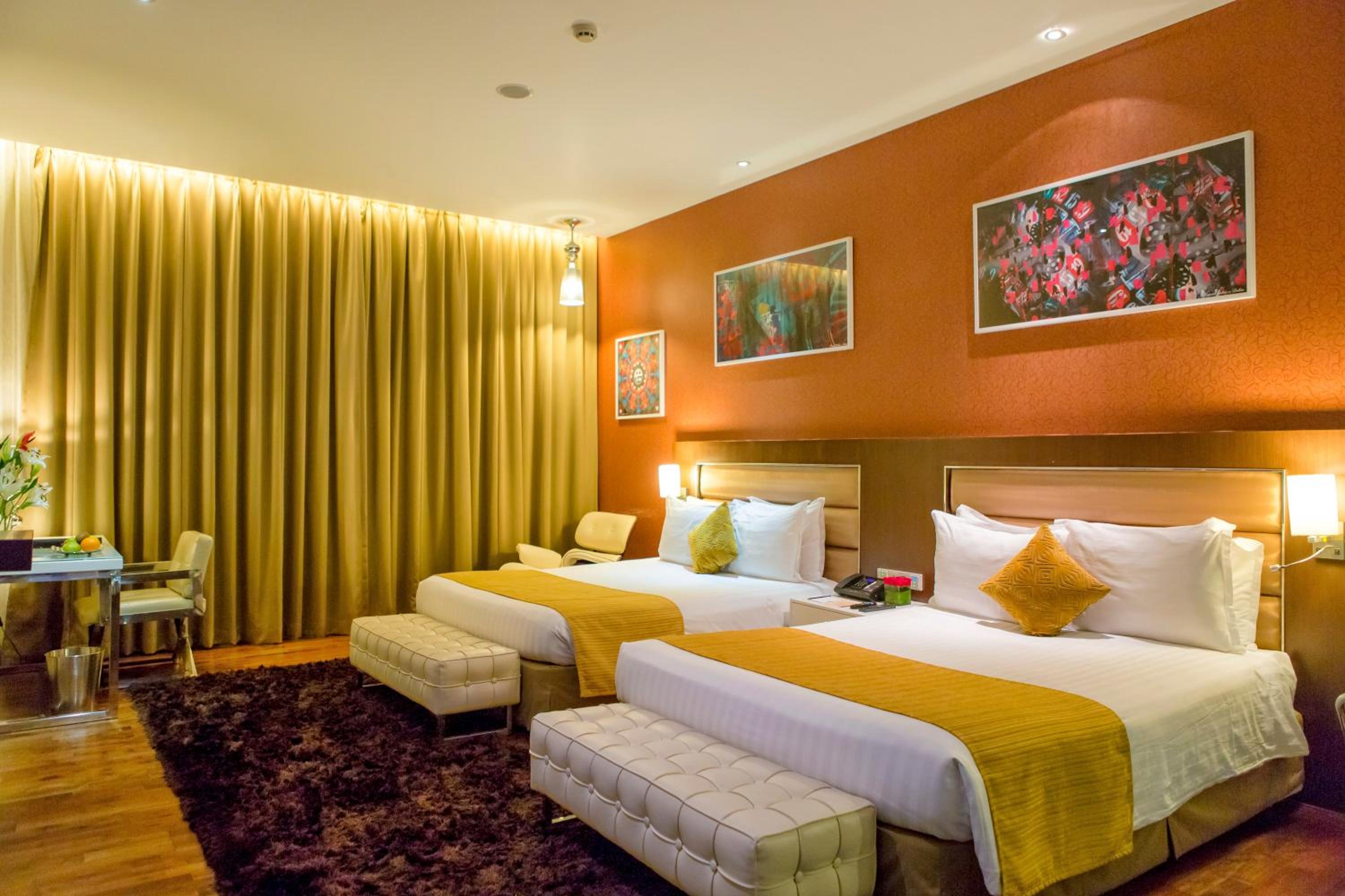 Deluxe Queen Family Room