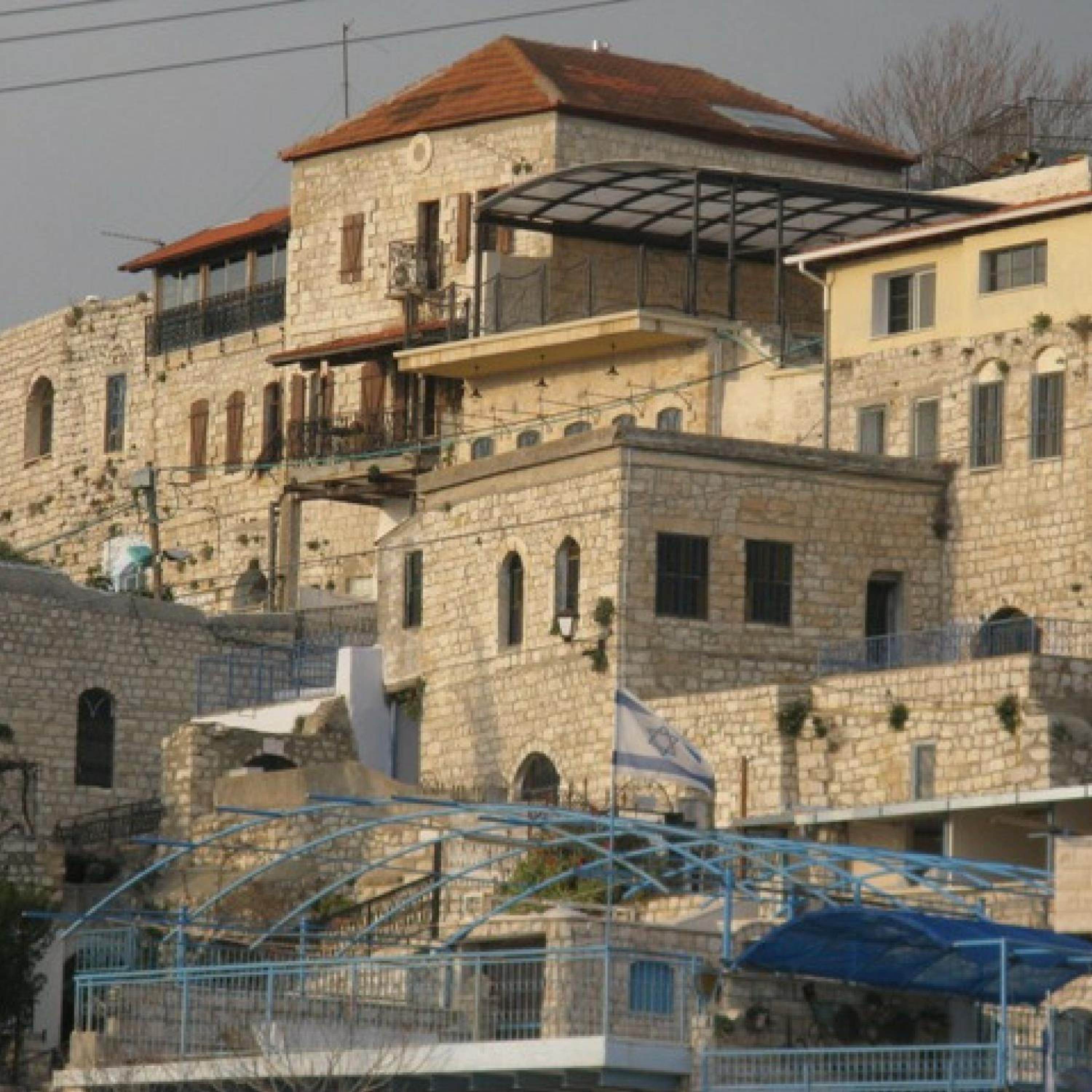 Studio with Mountain View - Photo 9