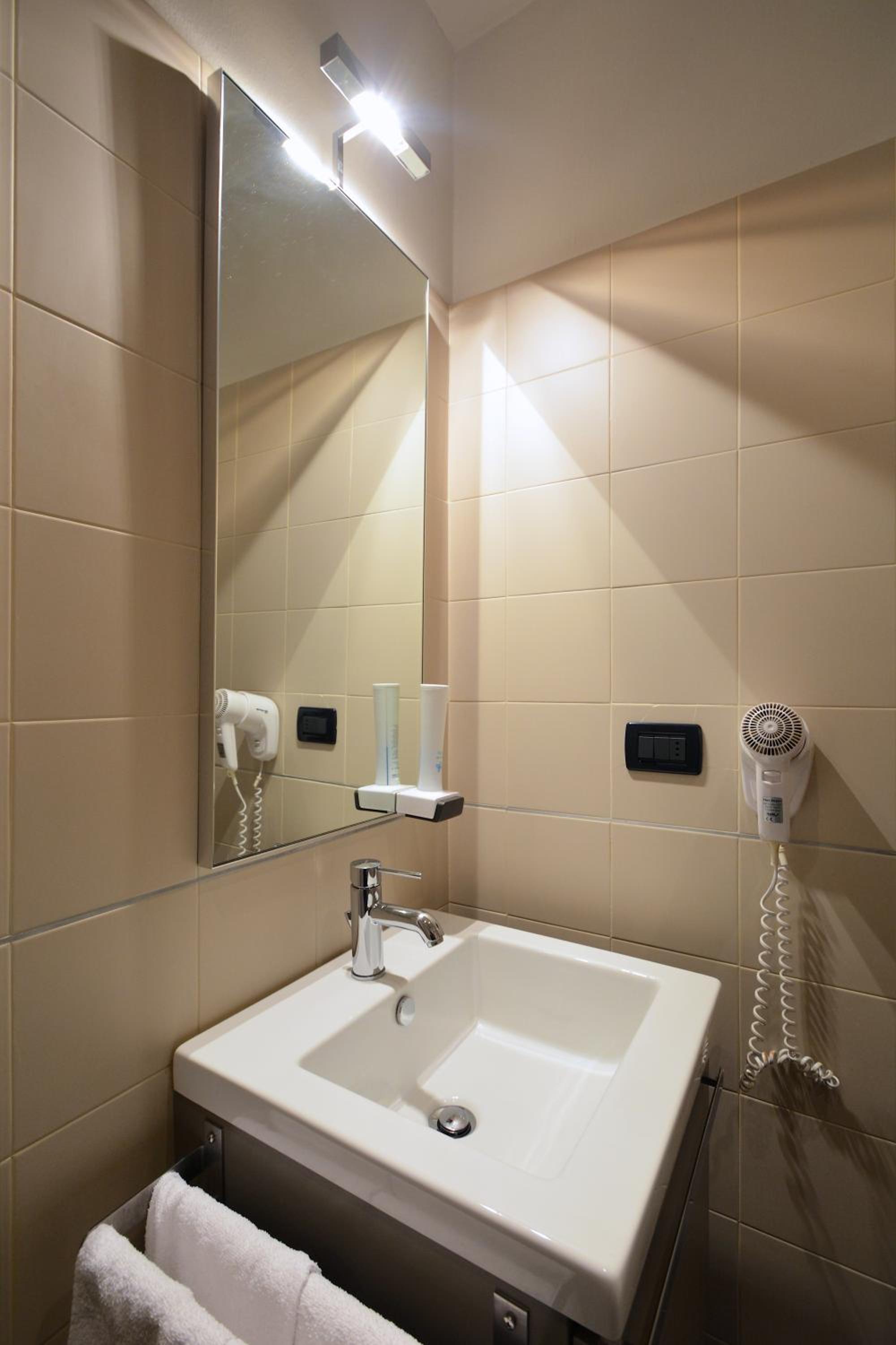 Single Room photo 2