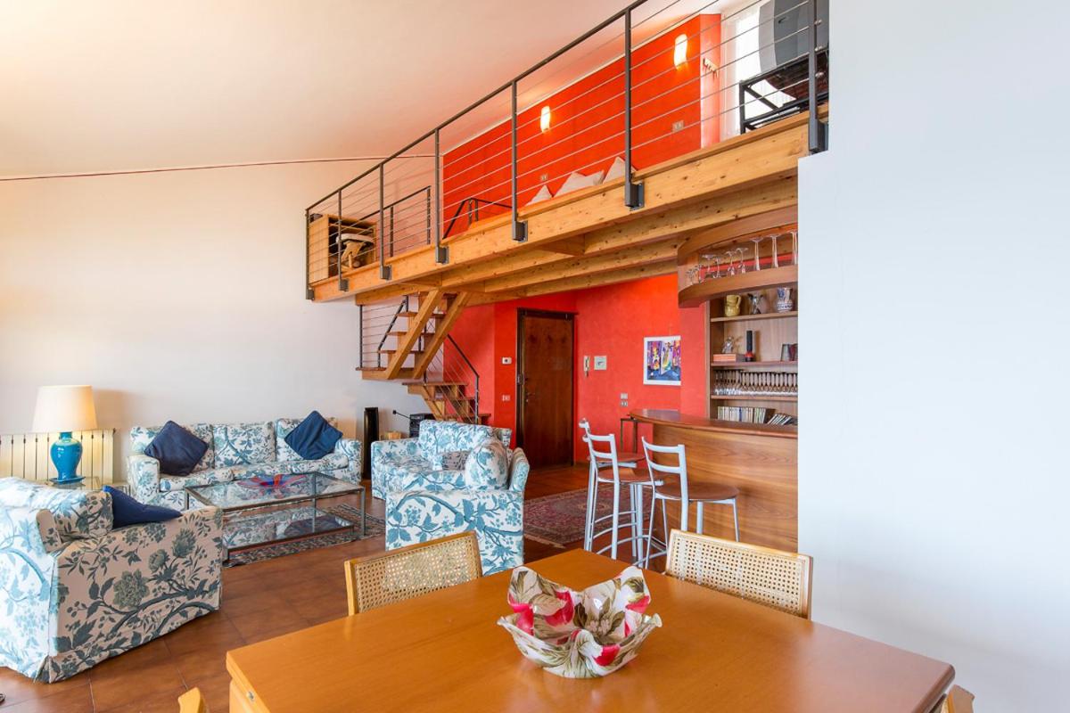 Apartment with Lake View