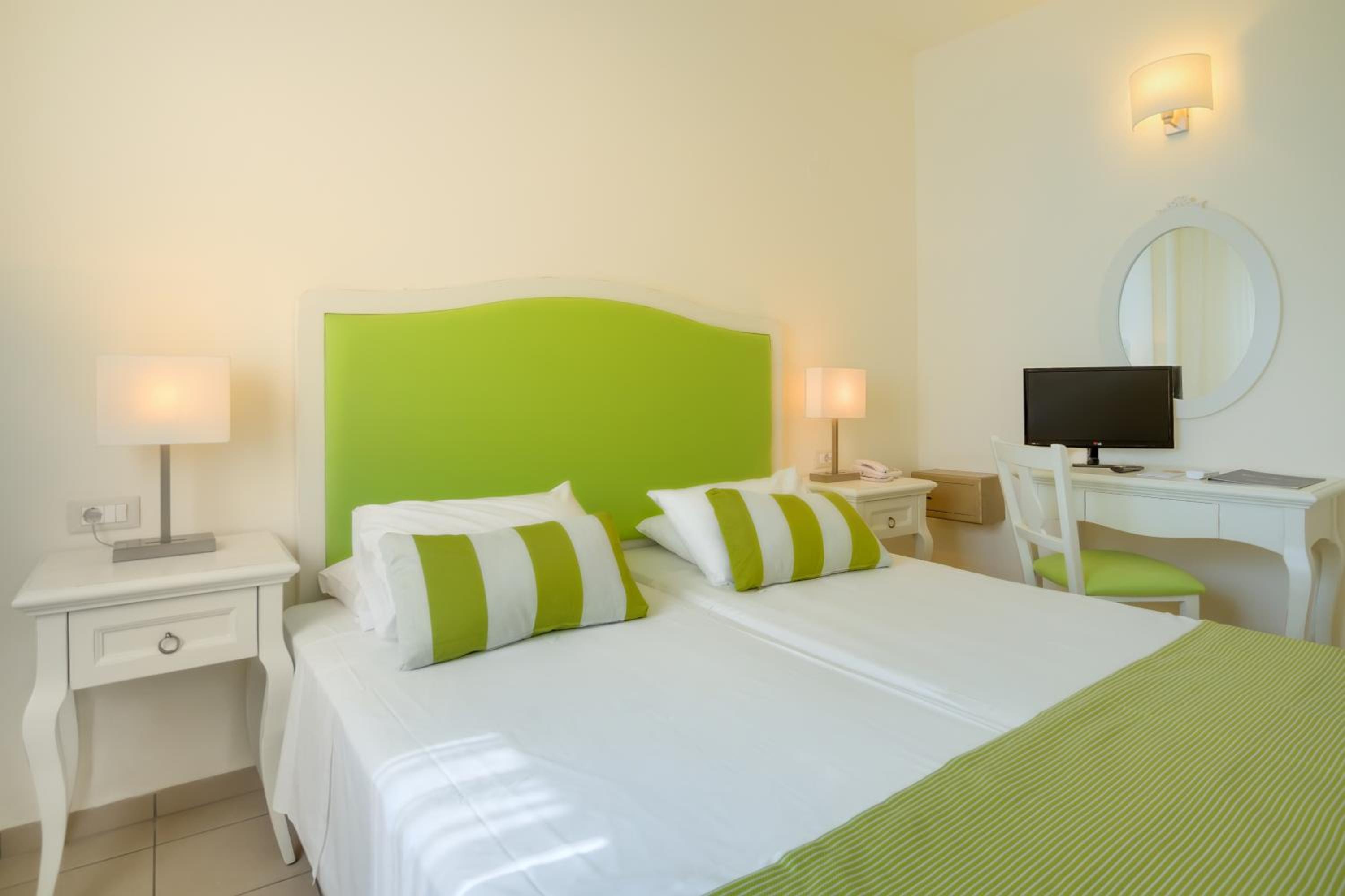 One-Bedroom Apartment with Sea View