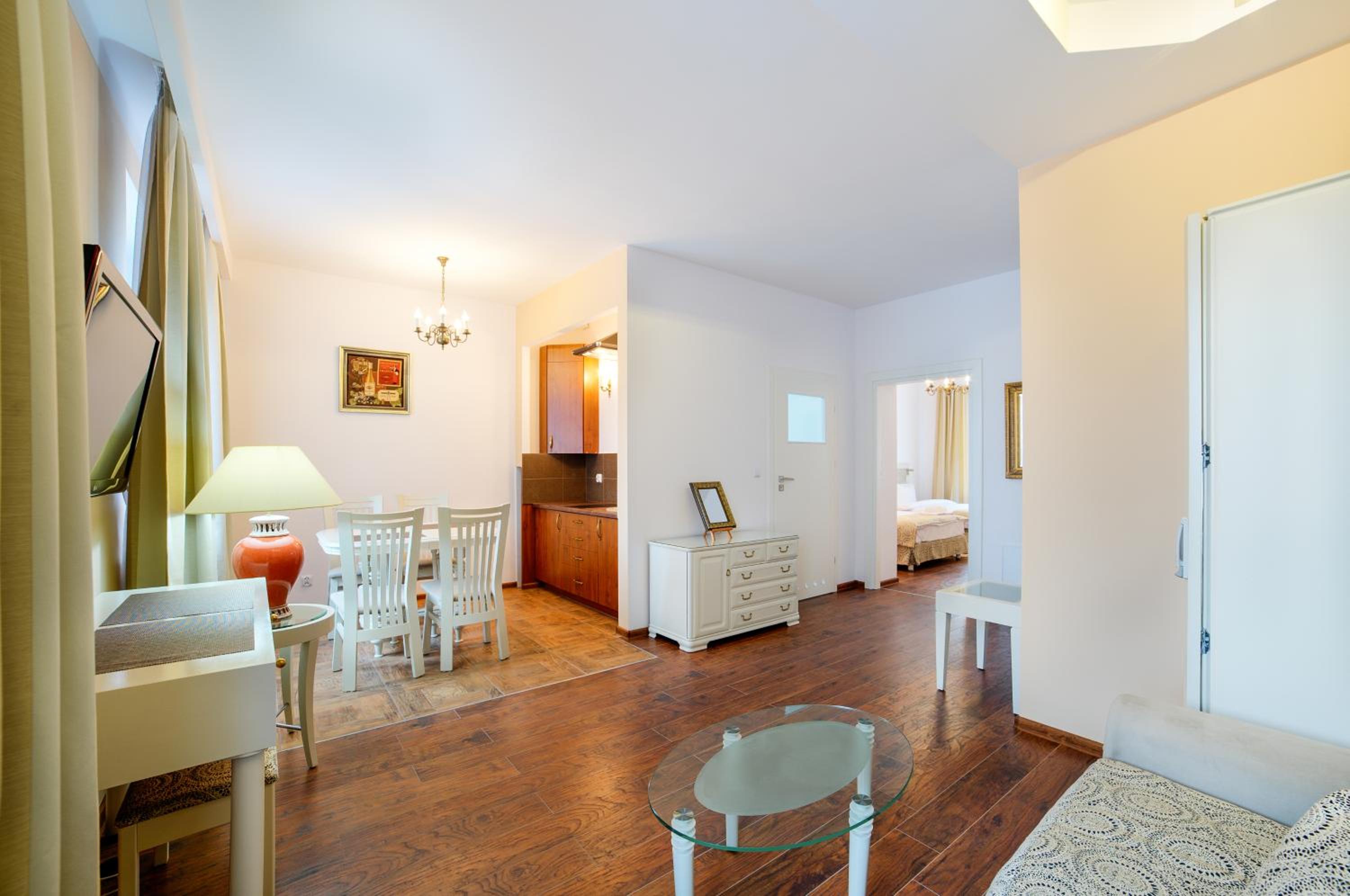One-Bedroom Apartment - Photo 3