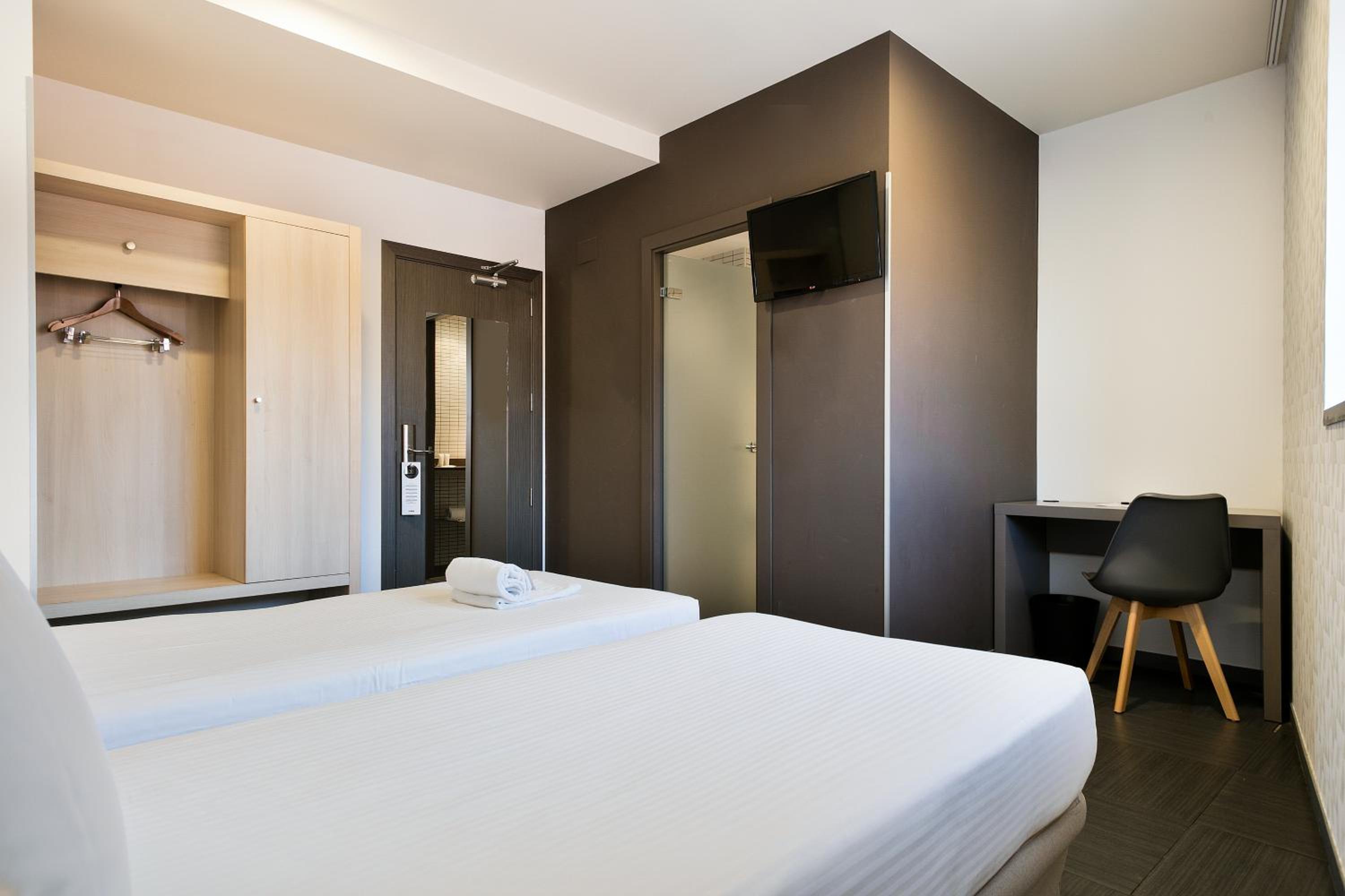 Double or Twin Room photo 2