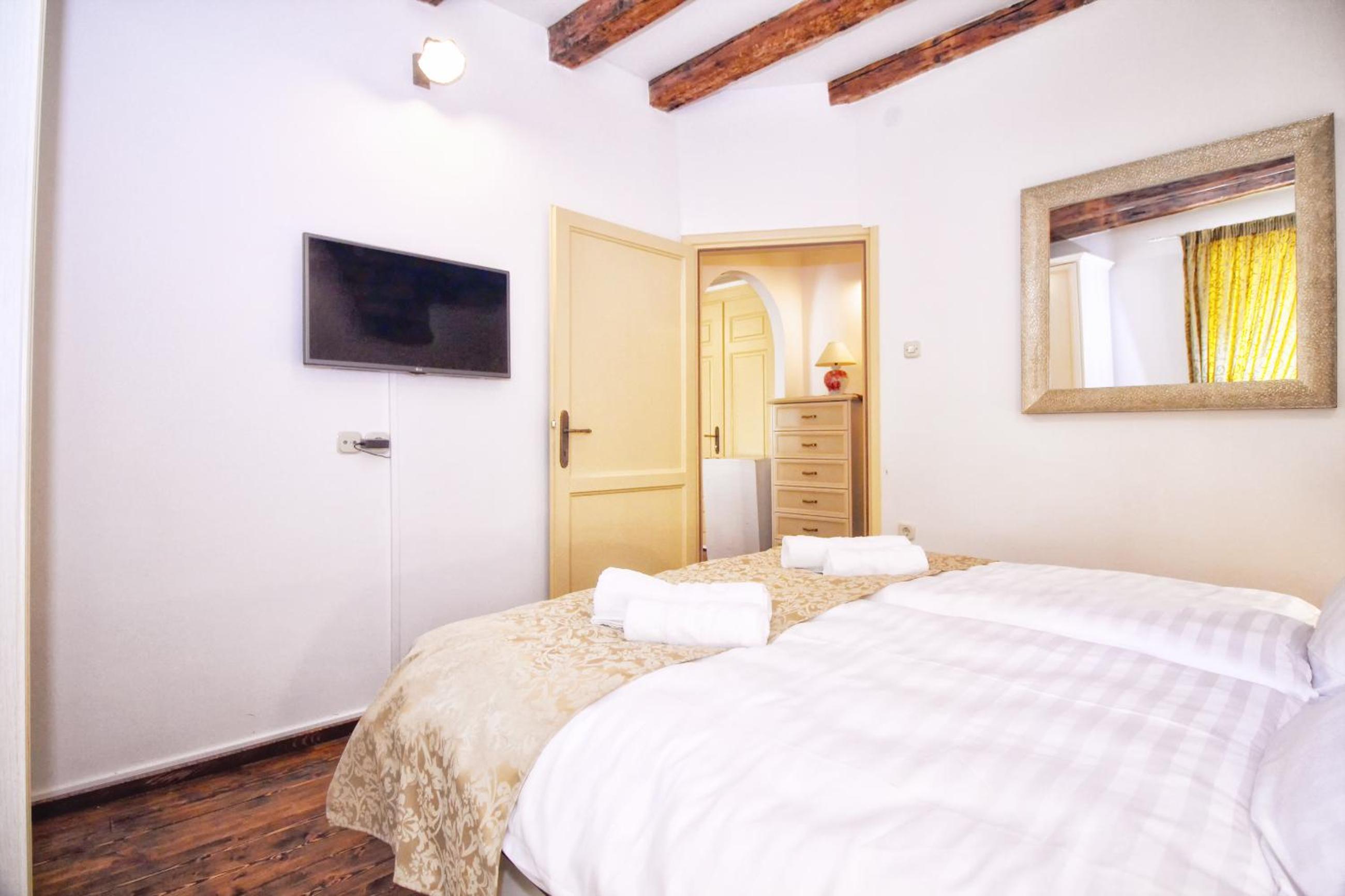 Two-Bedroom Apartment - Photo 2