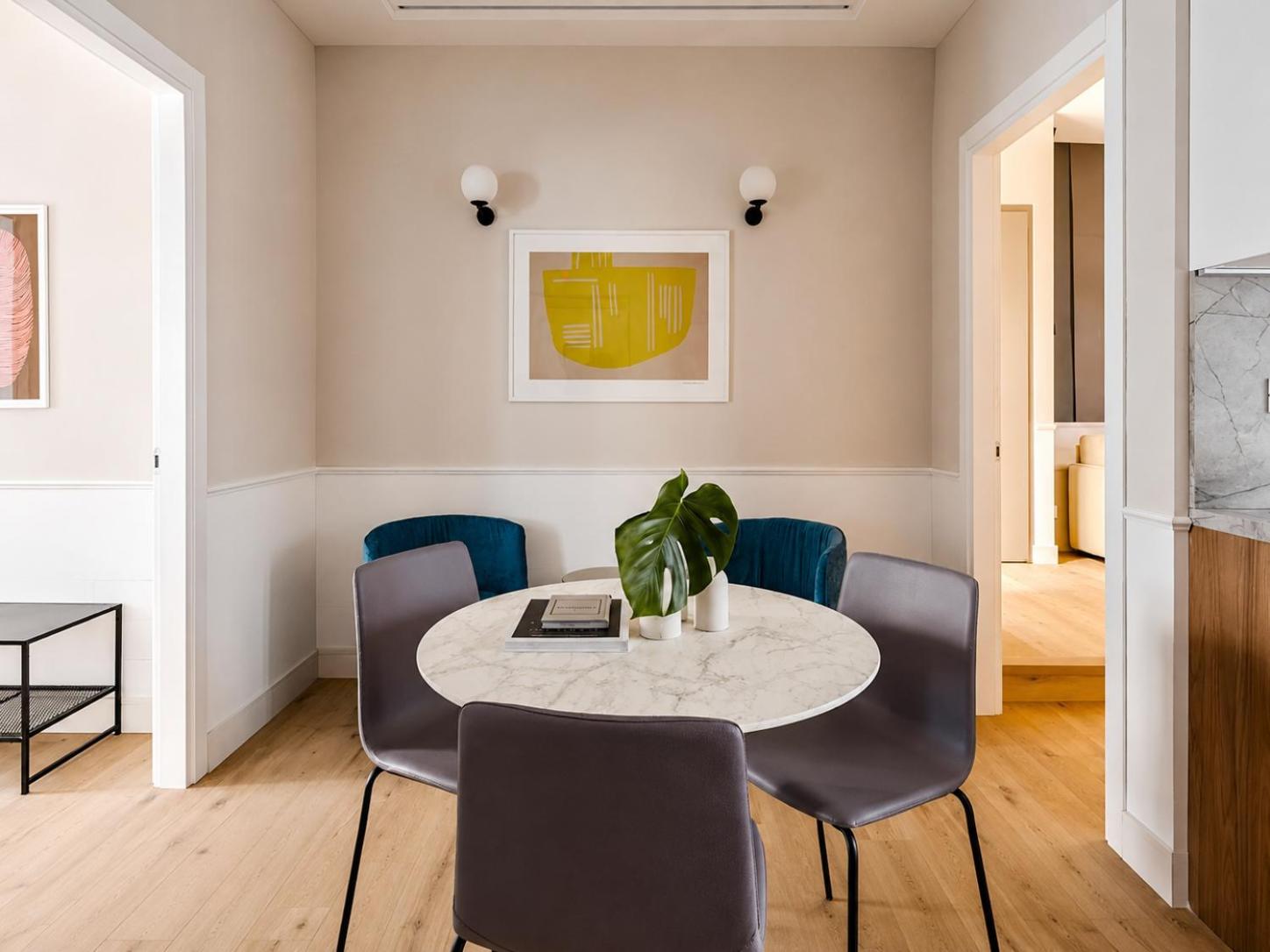 Two-Bedroom Apartment with Balcony photo 3