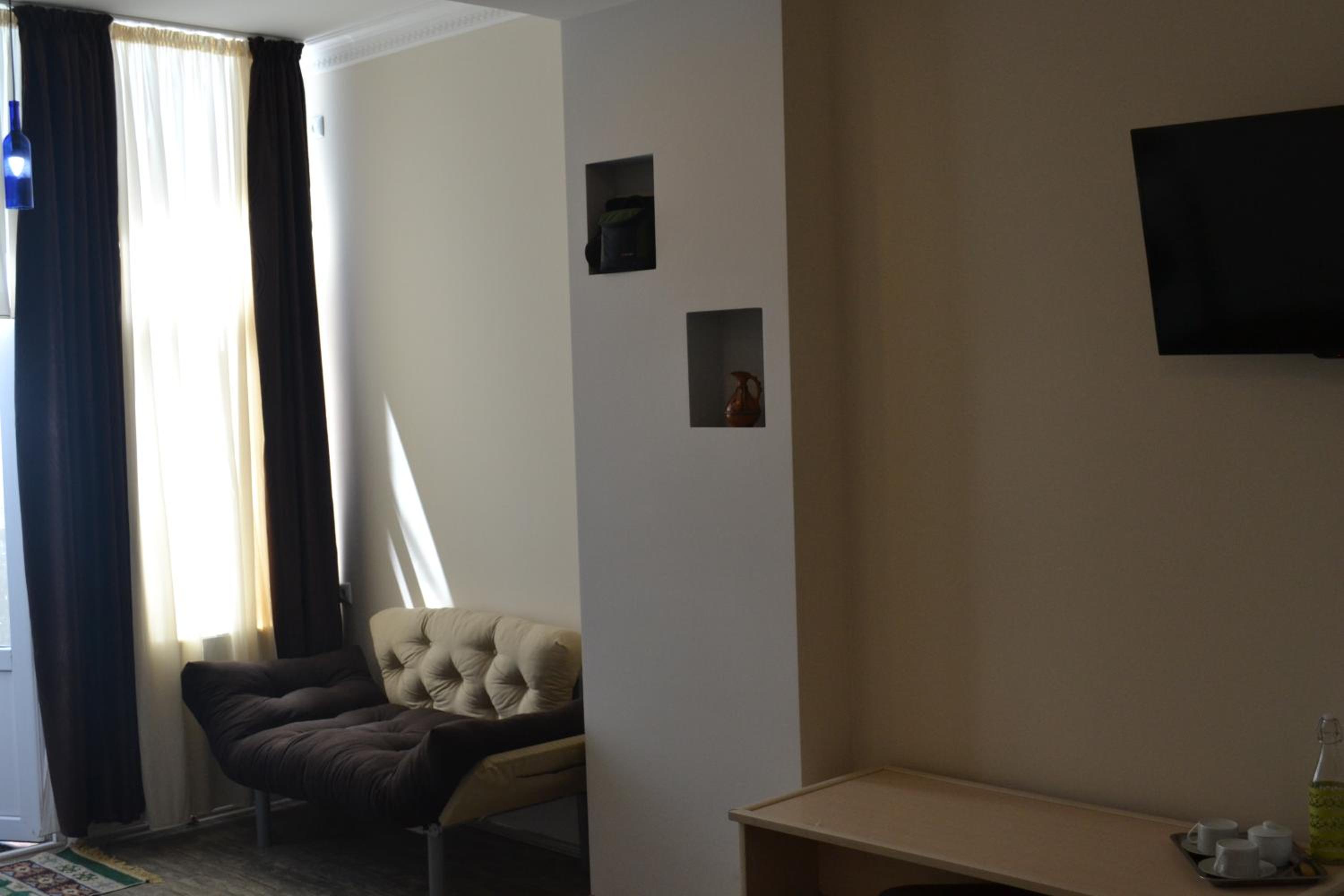Studio Apartment - Photo 20