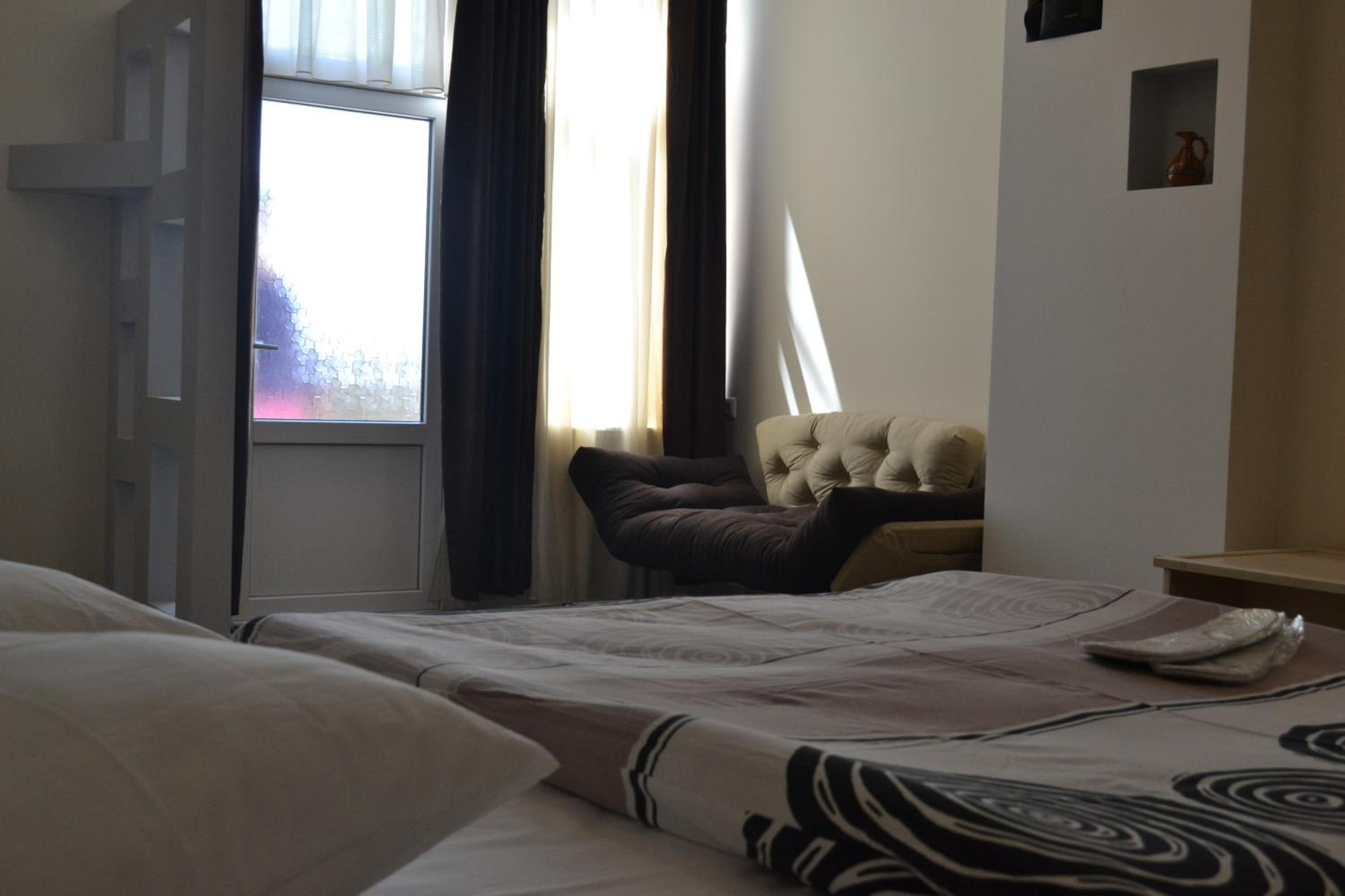 Studio Apartment - Photo 21