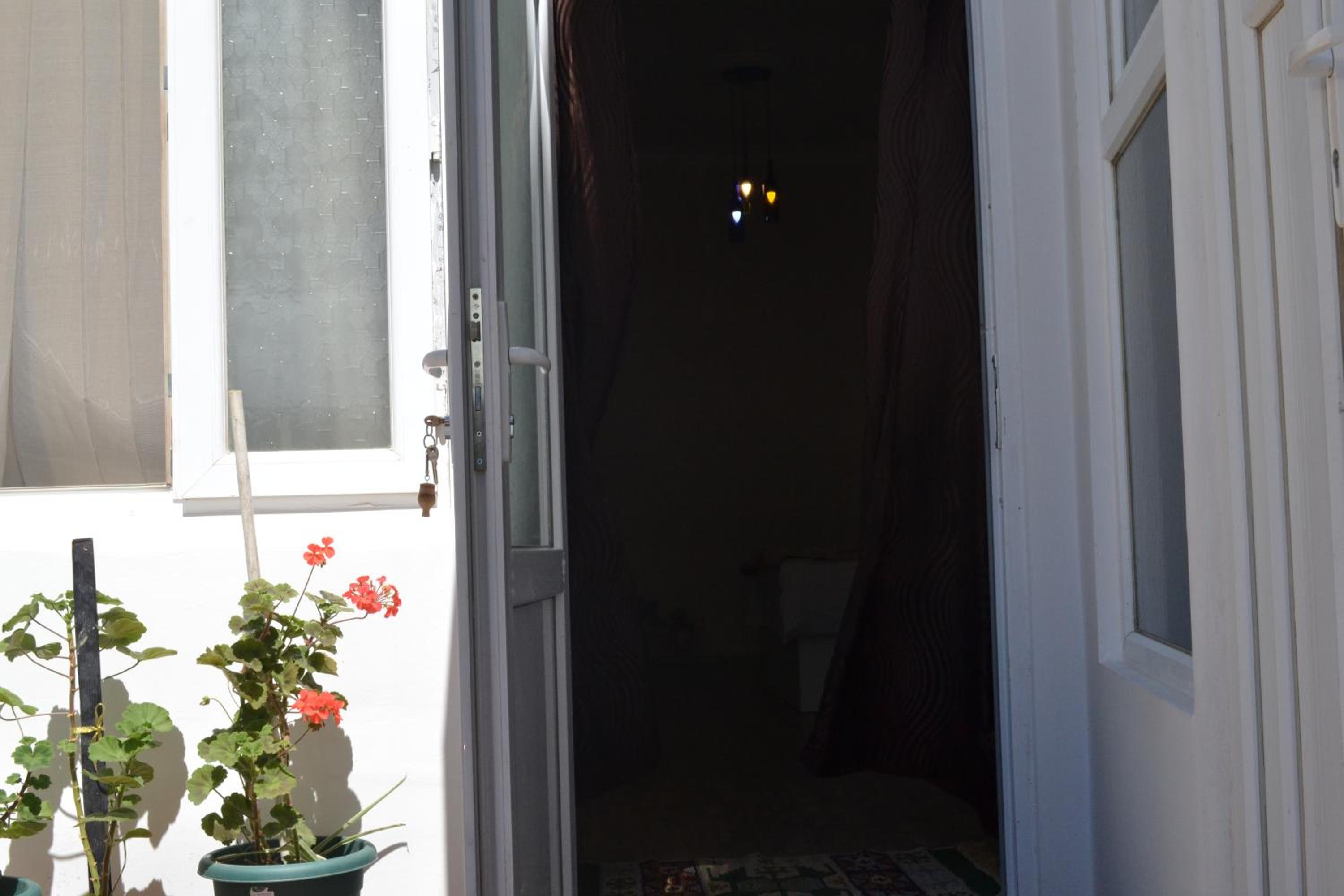Studio Apartment - Photo 22