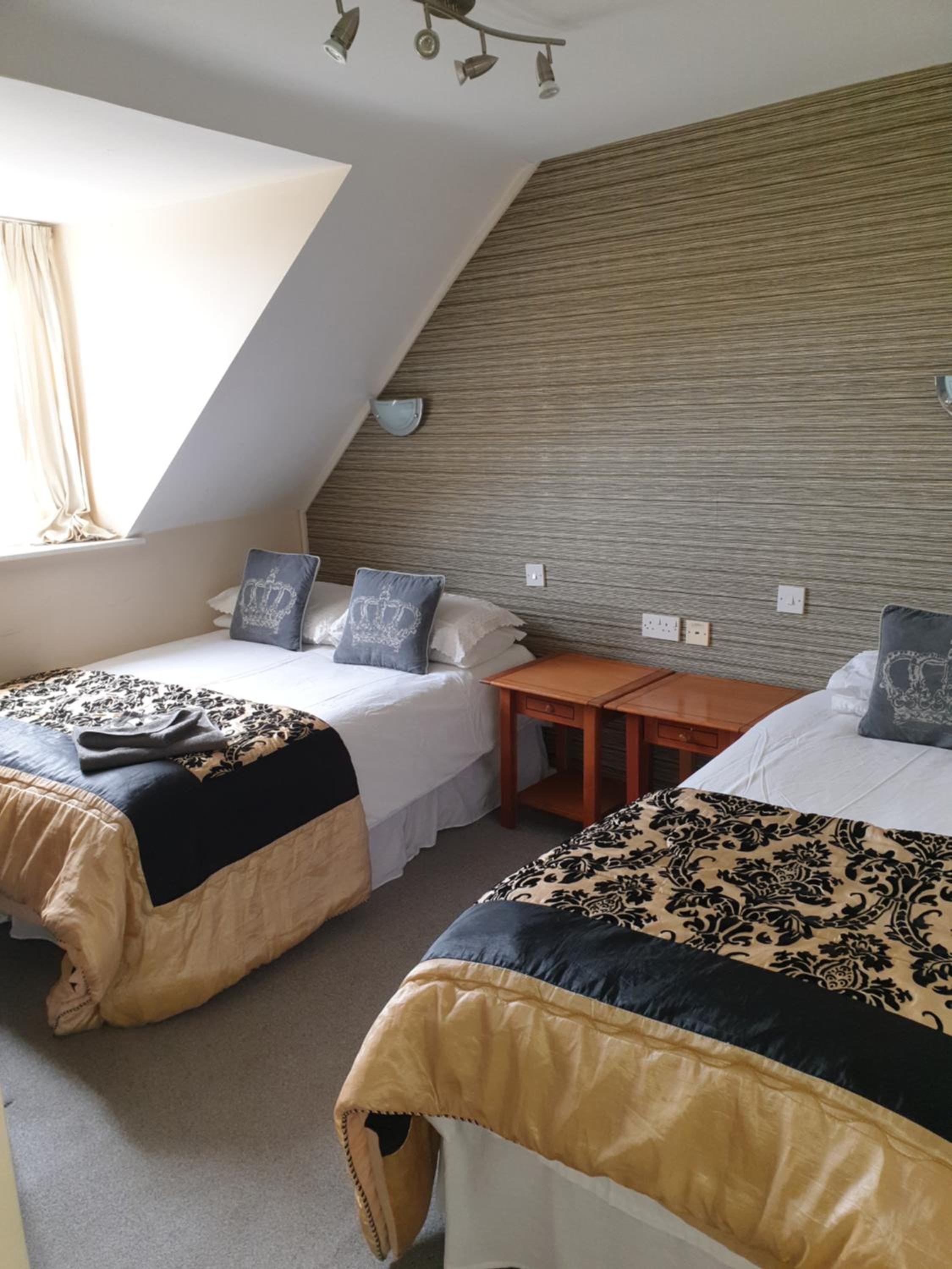 Twin Room with Private Bathroom