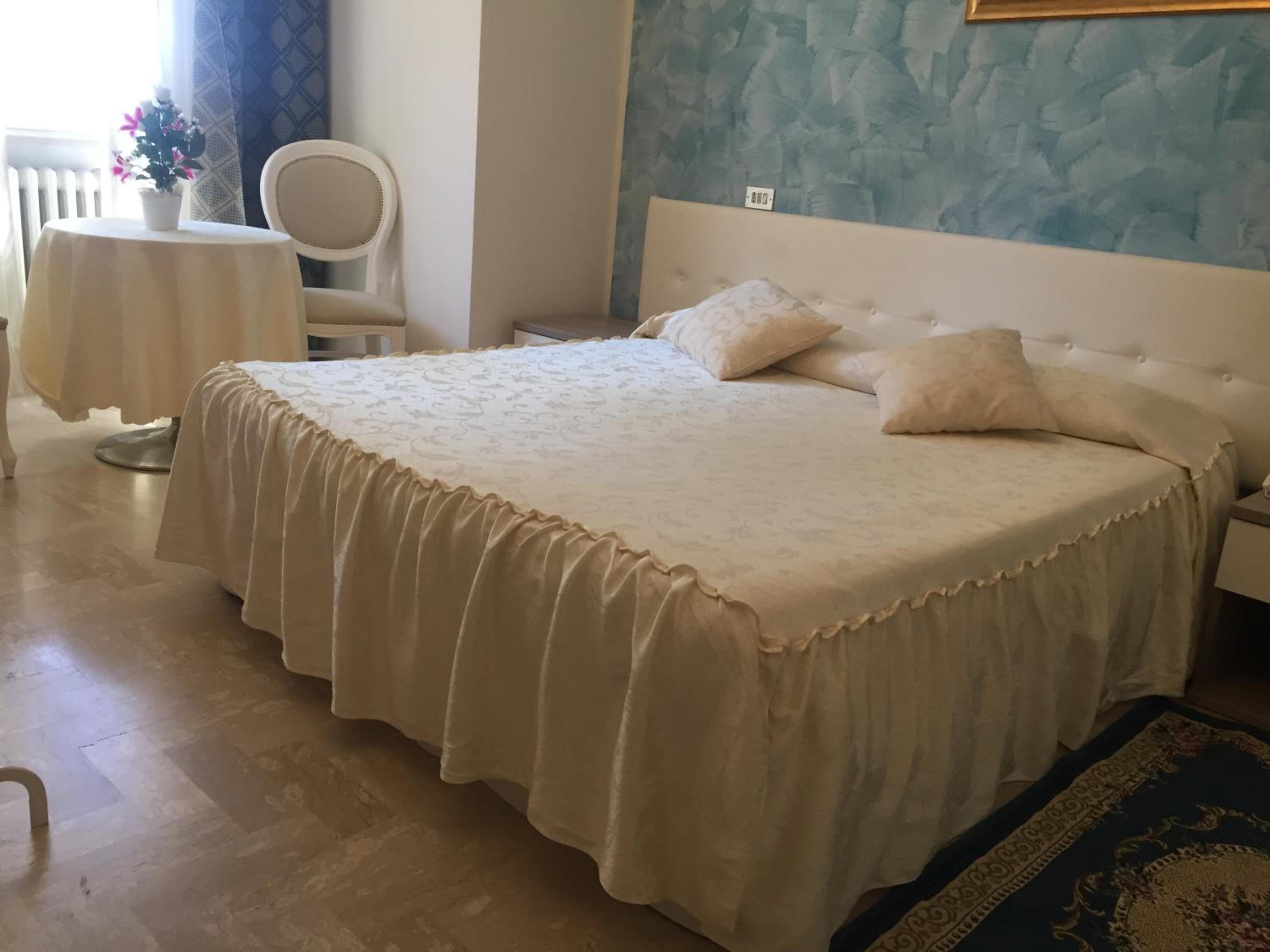 Superior Double or Twin Room photo 3