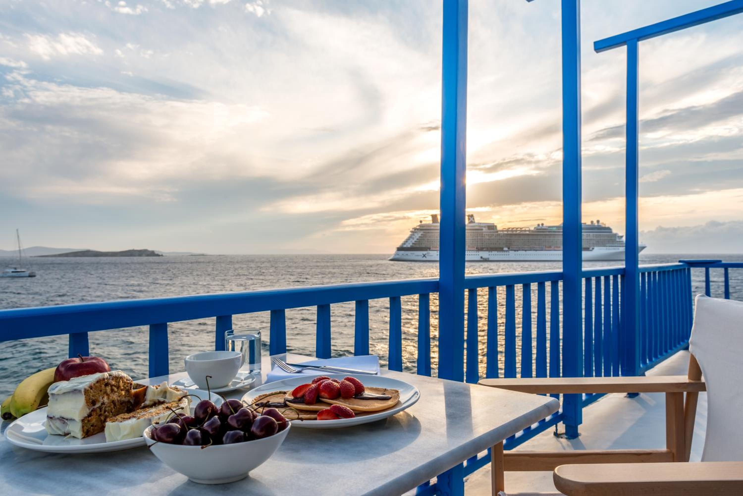 Honeymoon Suite with Sea View photo 3