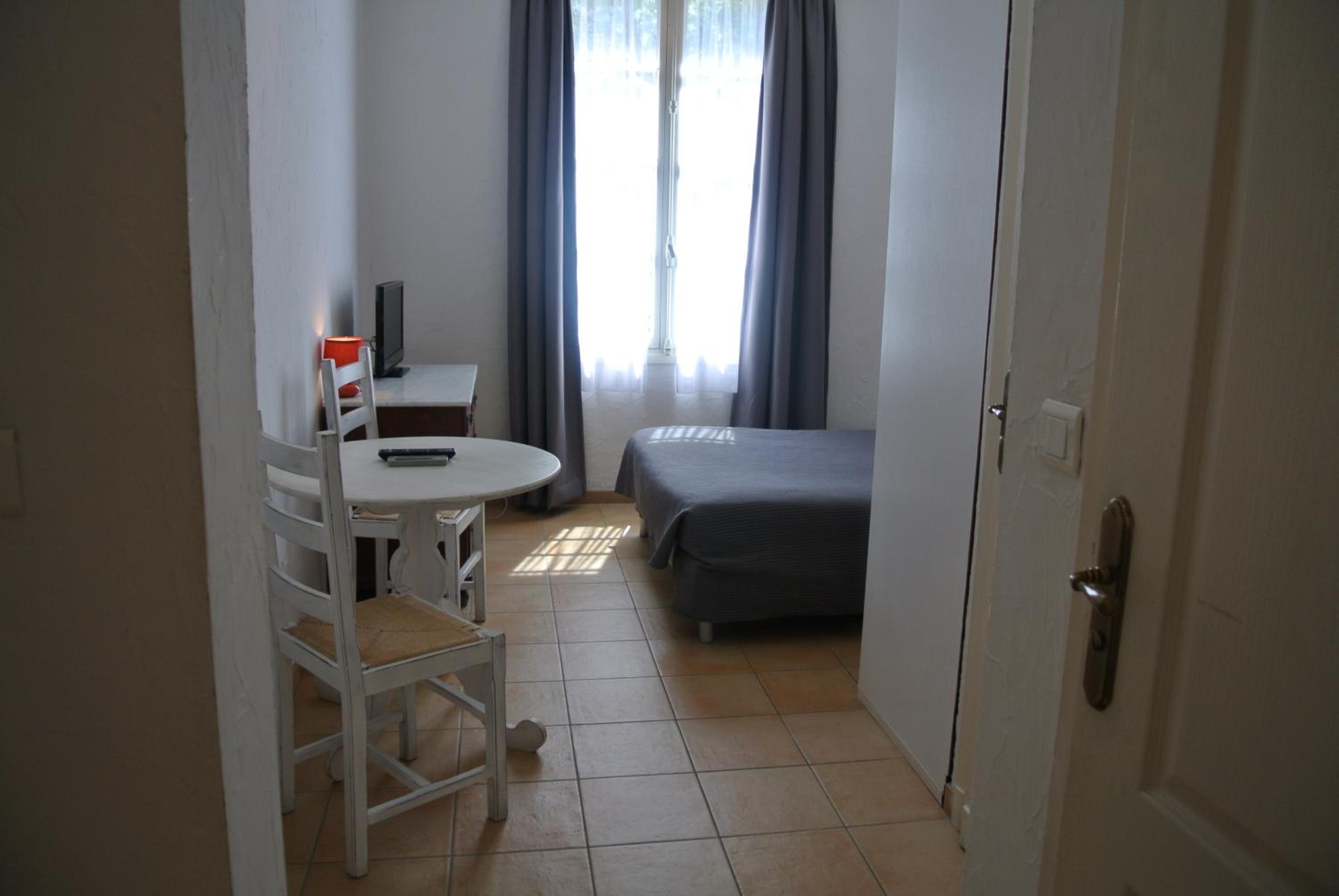 Double Room - Photo 8