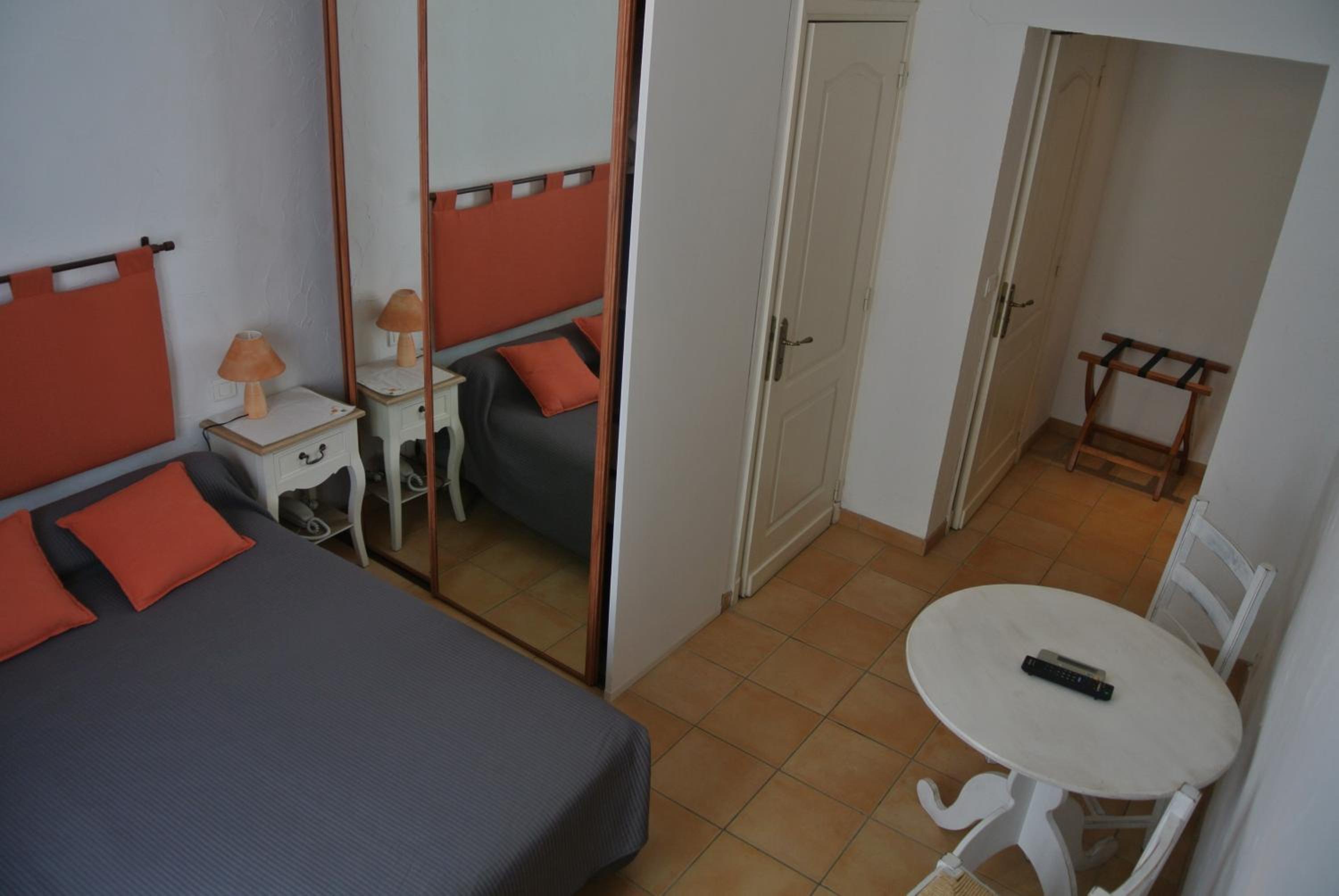 Double Room - Photo 4