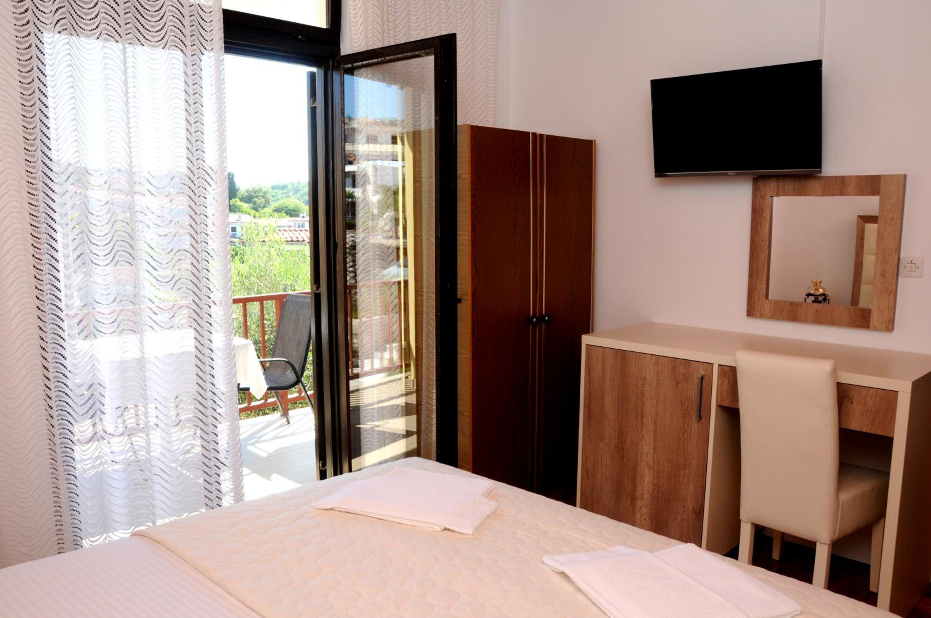 Double or Twin Room with Balcony photo 2