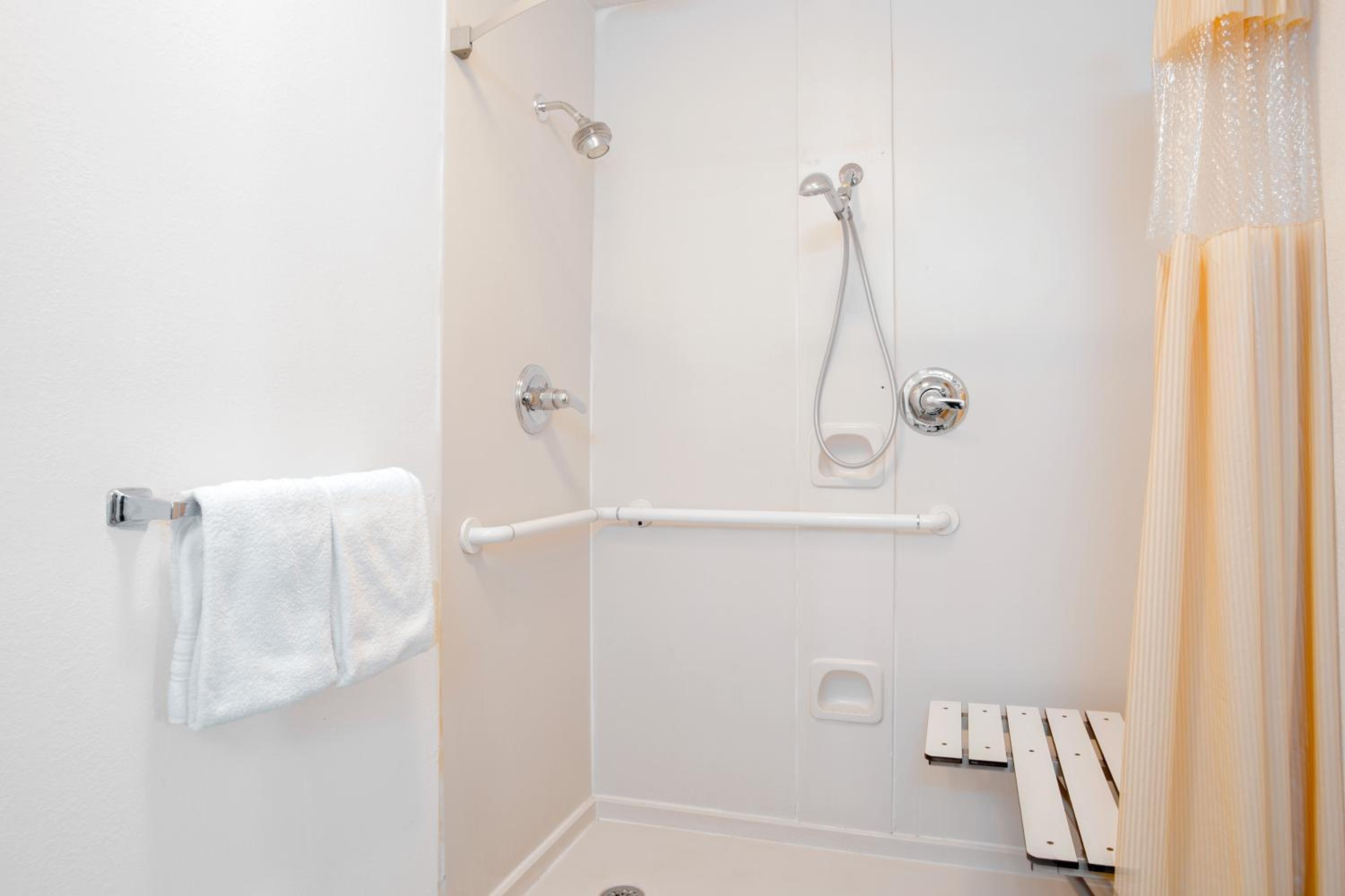 King Room - Disability Access - Non-Smoking - Photo 3