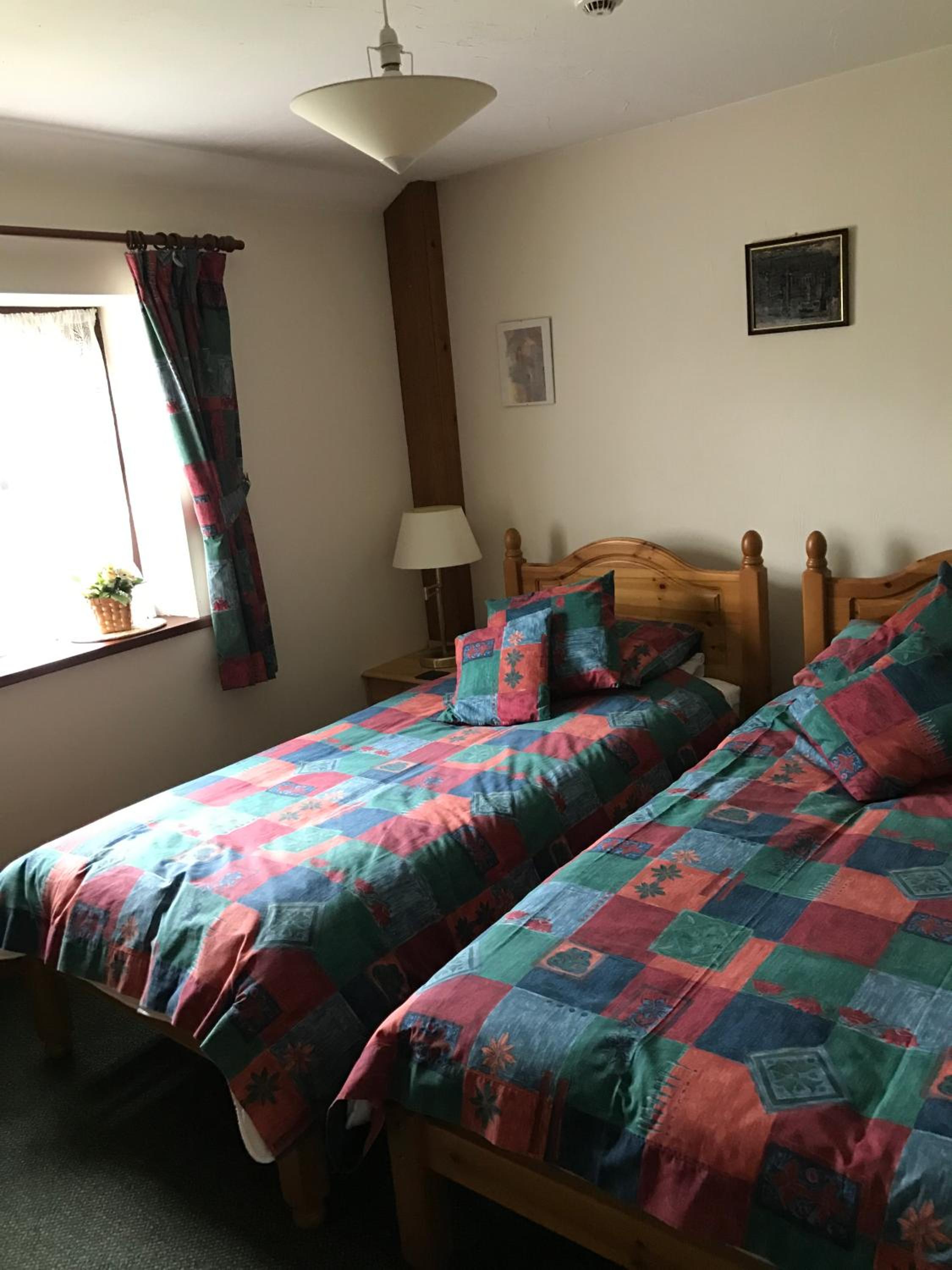 Twin Room - Photo 5