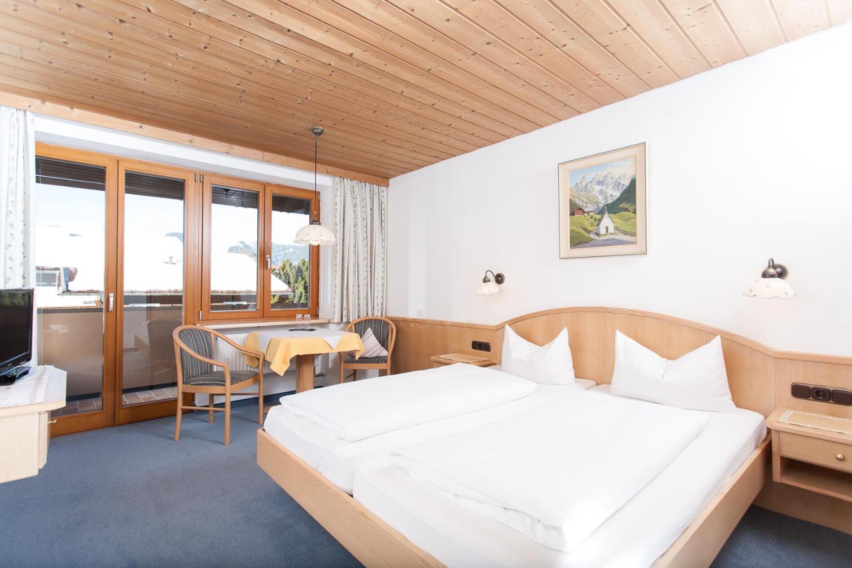 Double Room with Balcony 01