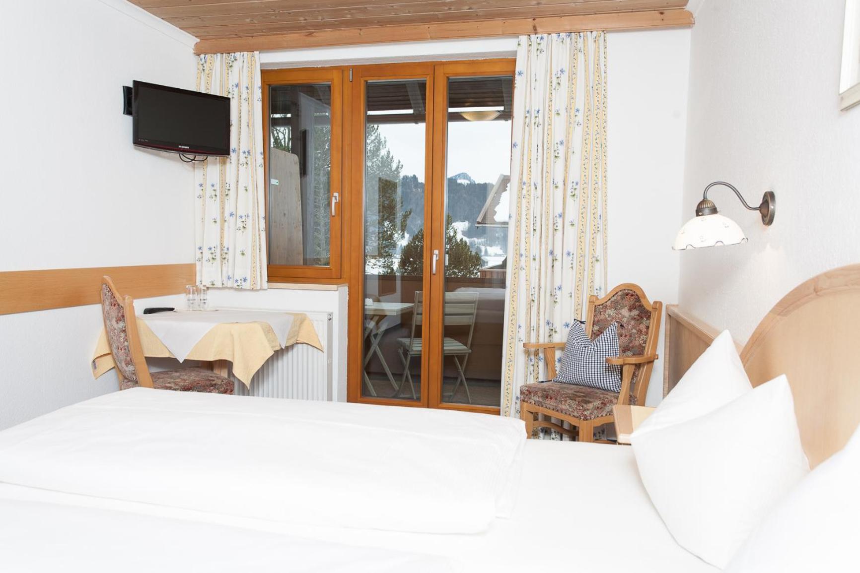 Double Room with Balcony 02