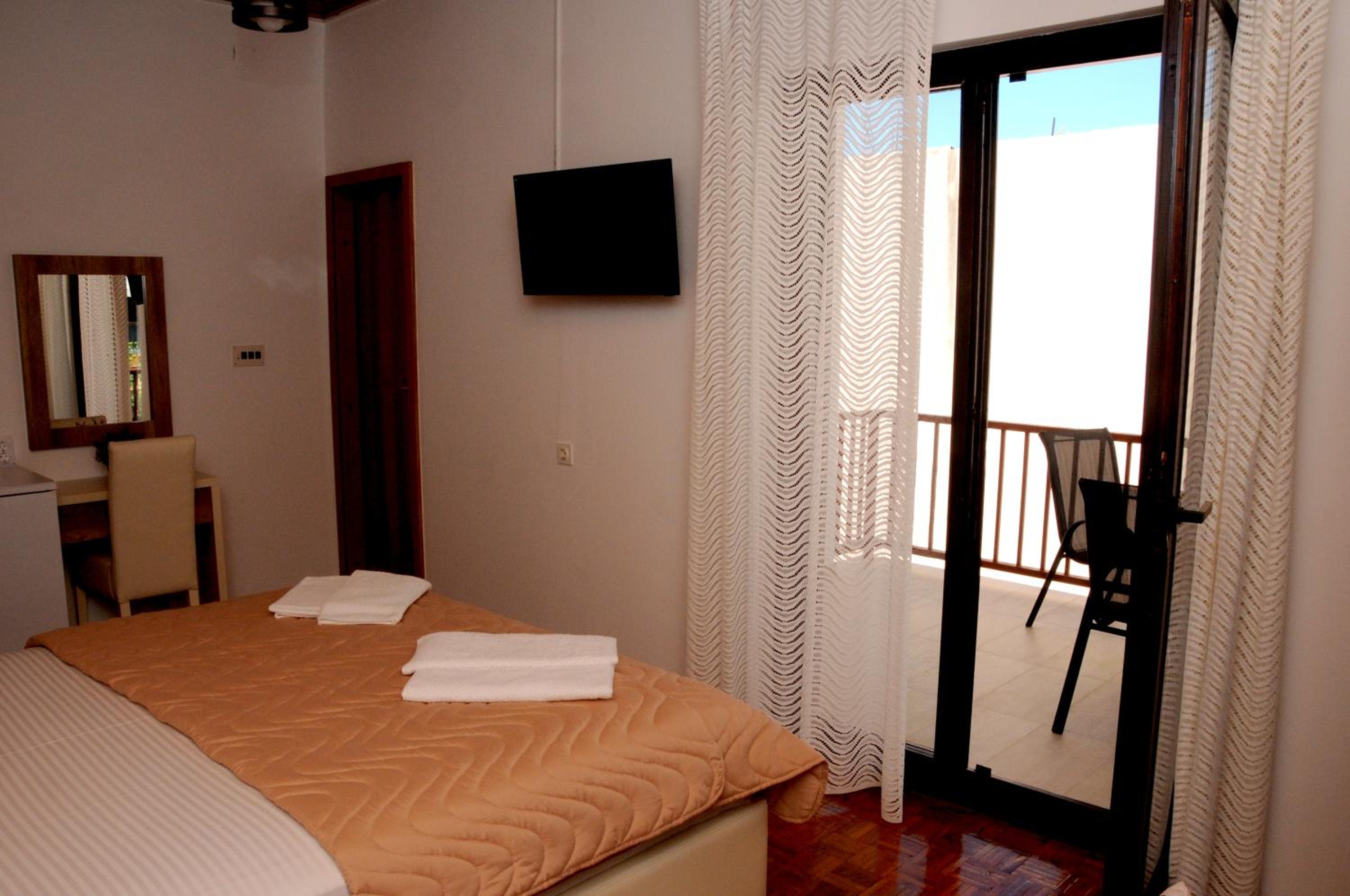 Triple Room with Bathroom photo 3