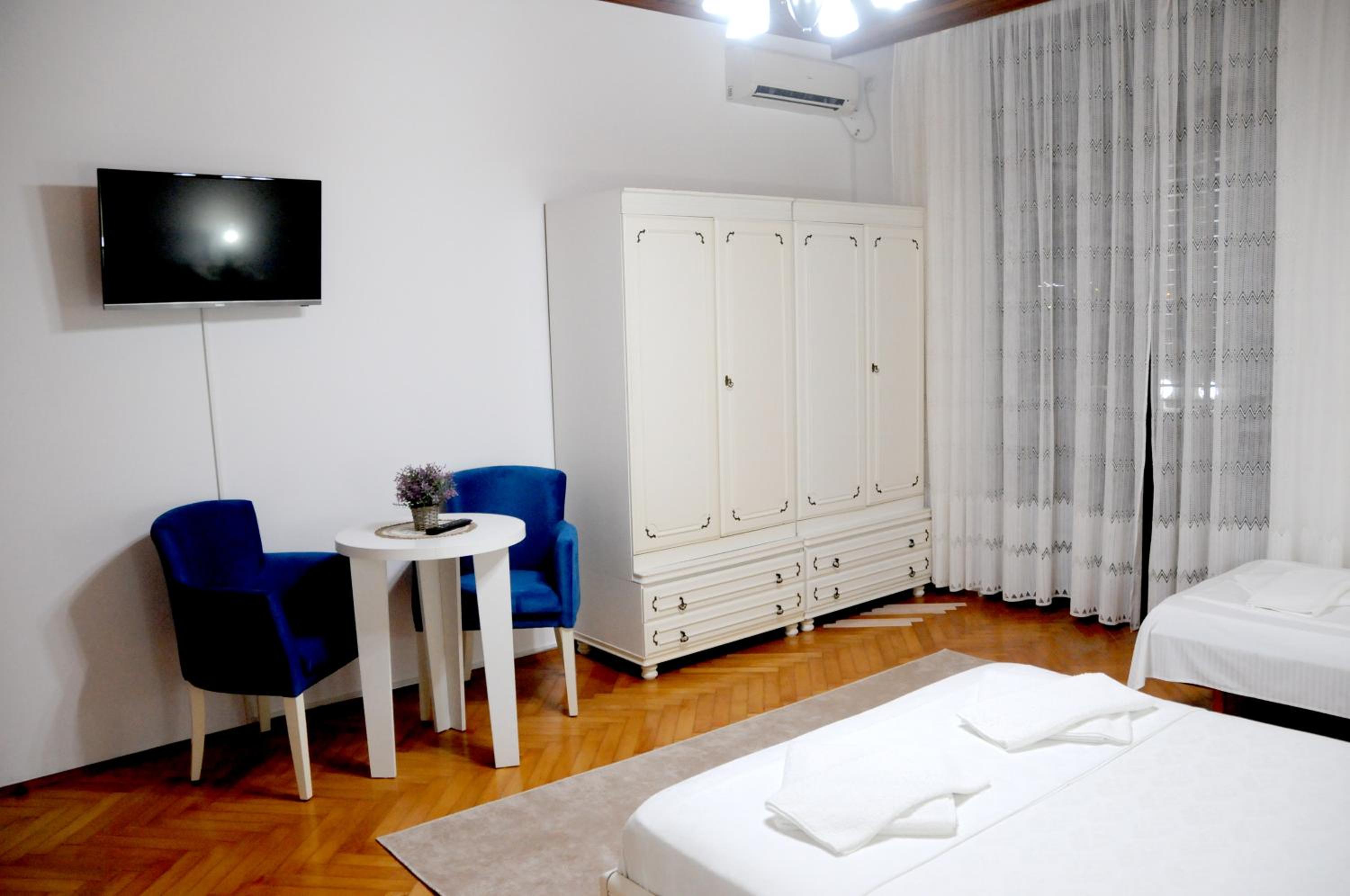 Triple Room with Private Bathroom photo 3