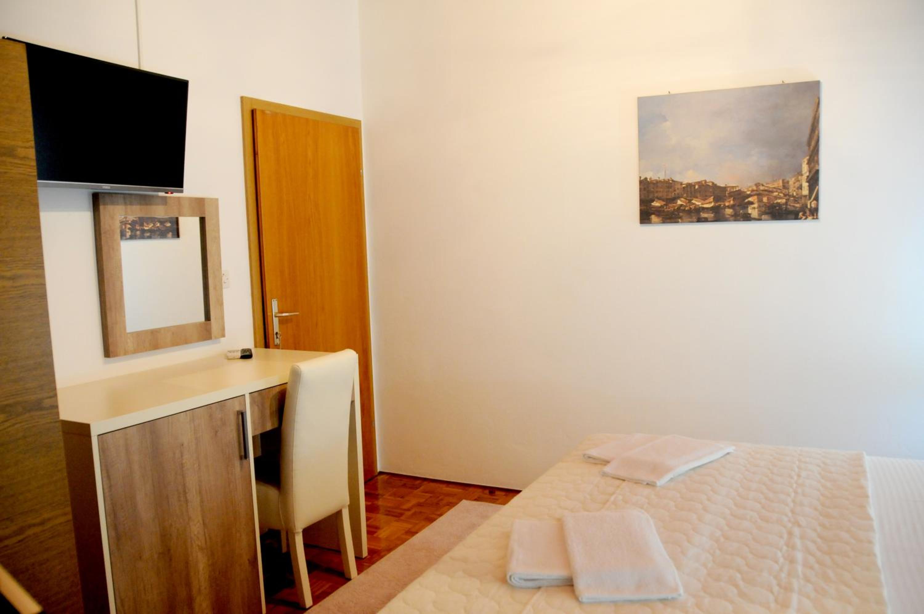 Double or Twin Room with Balcony photo 3