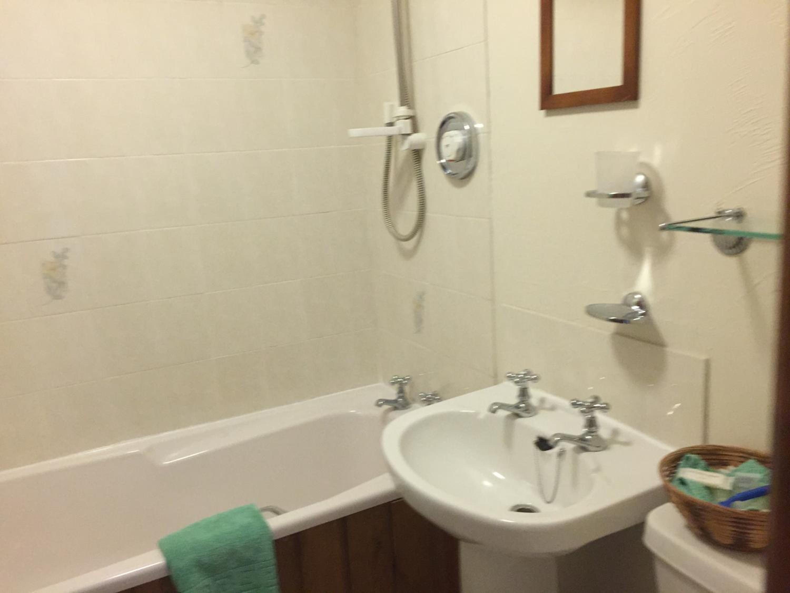 Double Room - Photo 5