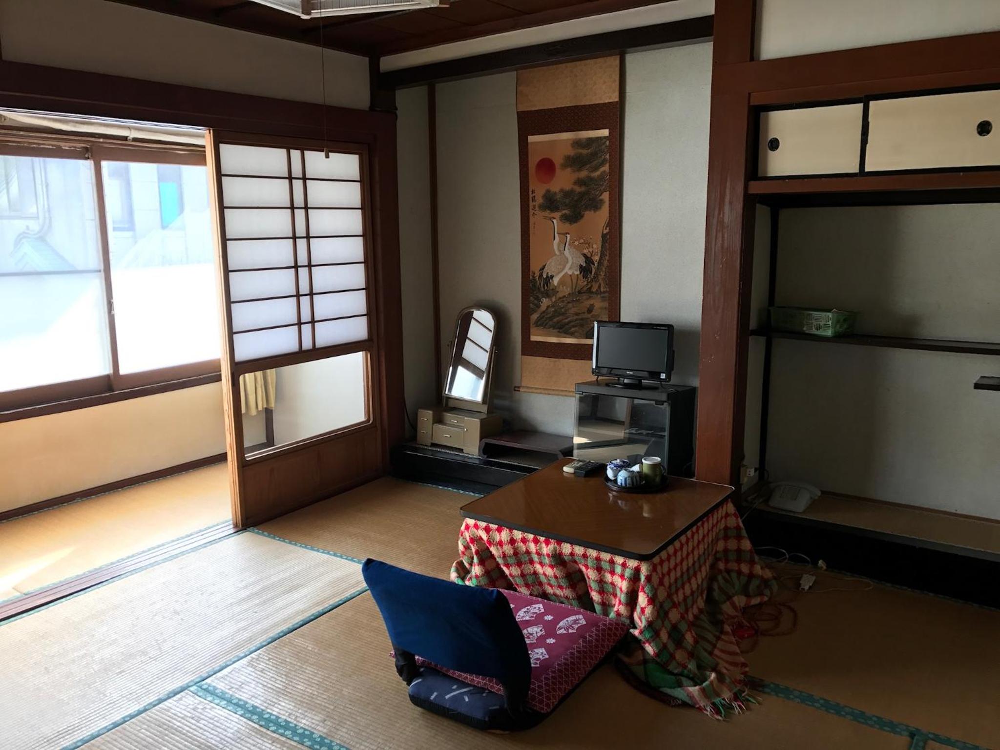 Economy Twin Room photo 2