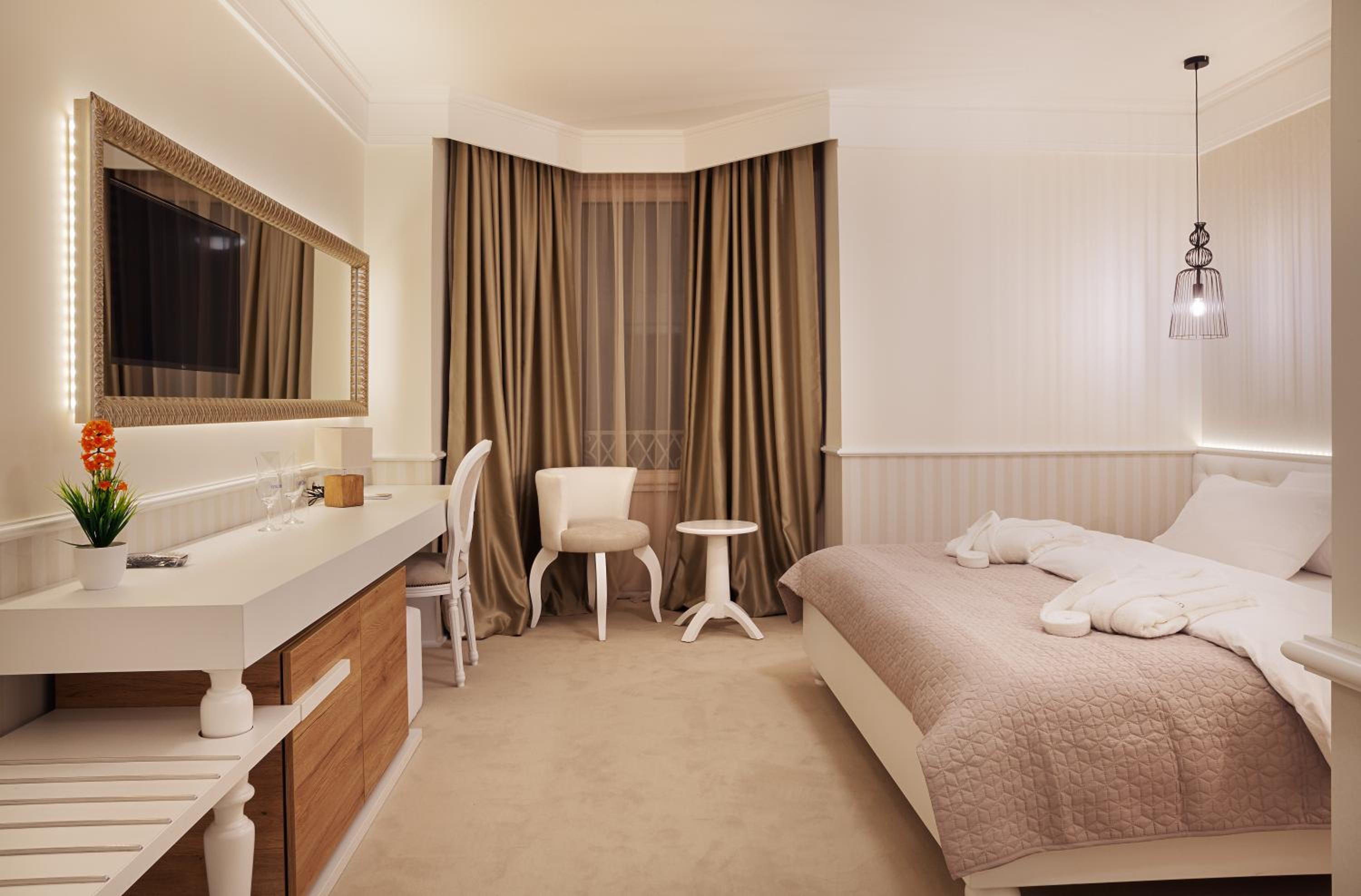 Standard Double Room - Photo 2