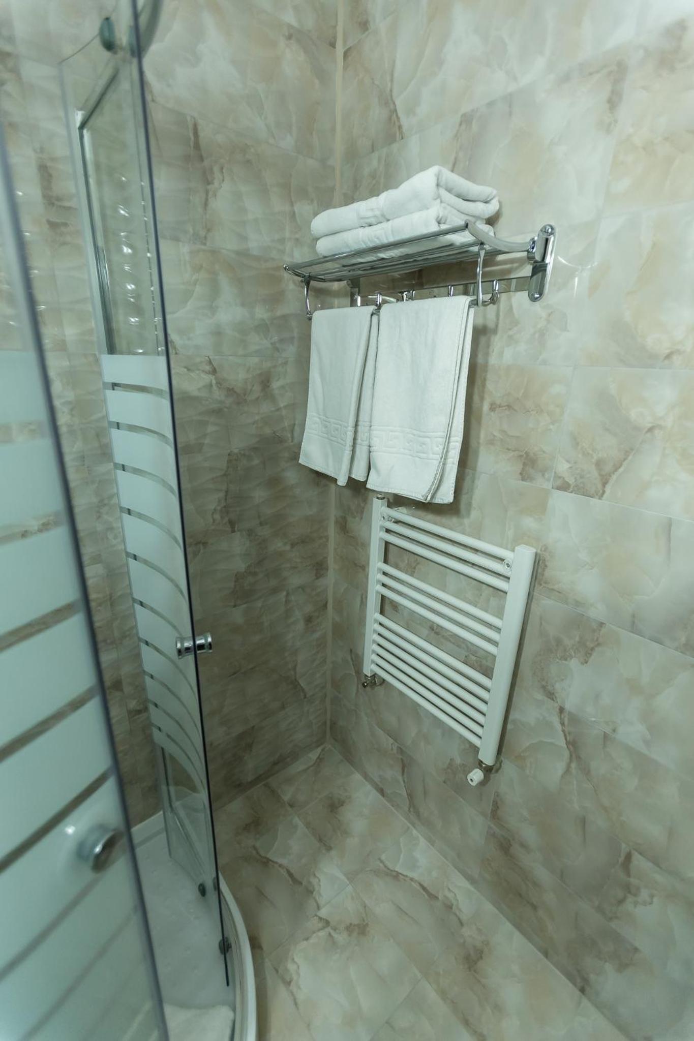 Standard Double Room - Photo 7