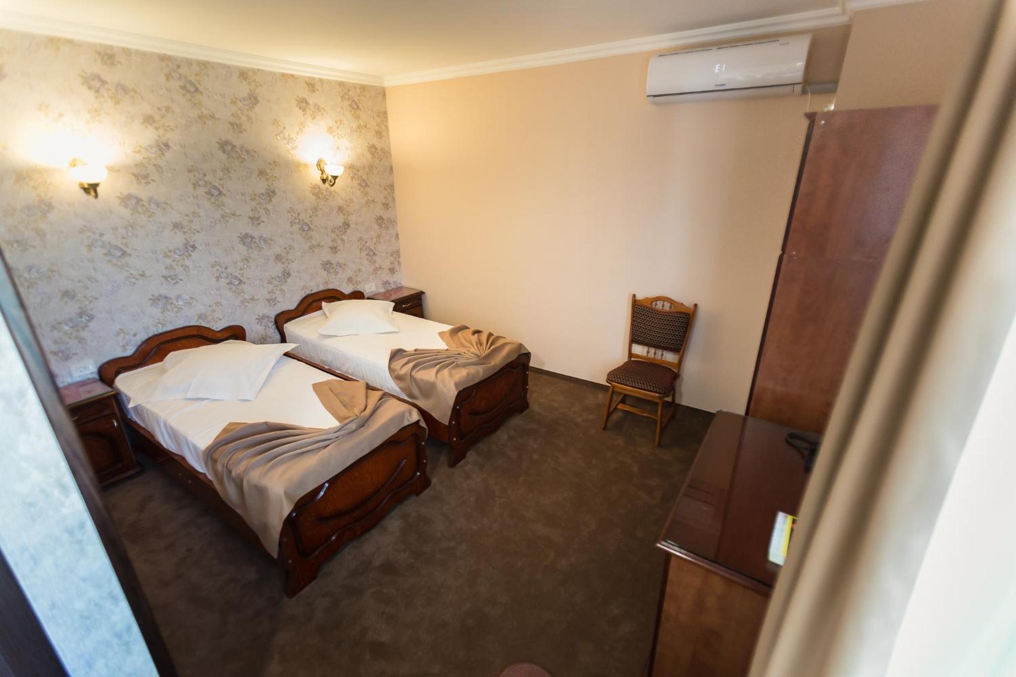 Standard Twin Room - Photo 3