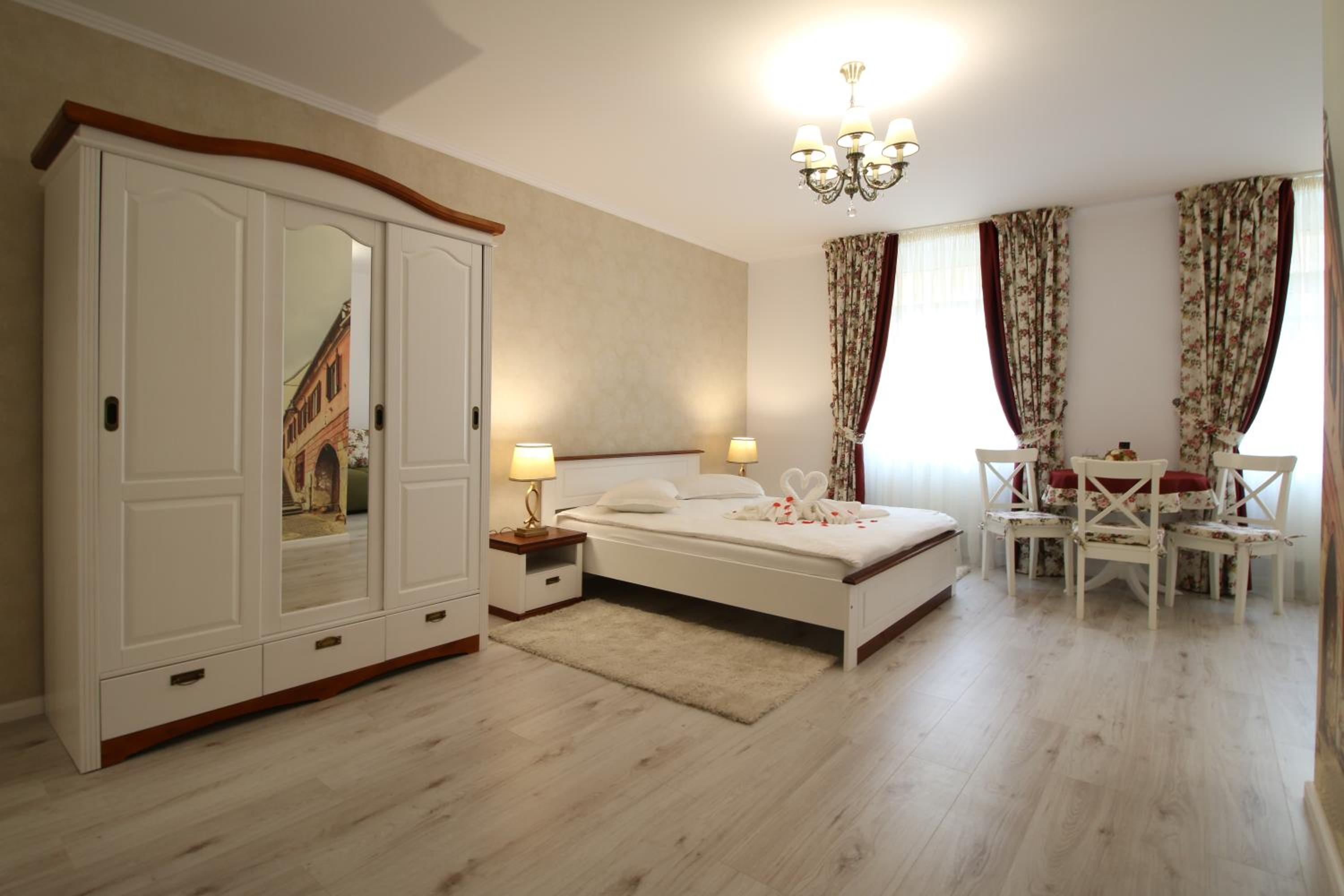 Deluxe King Studio