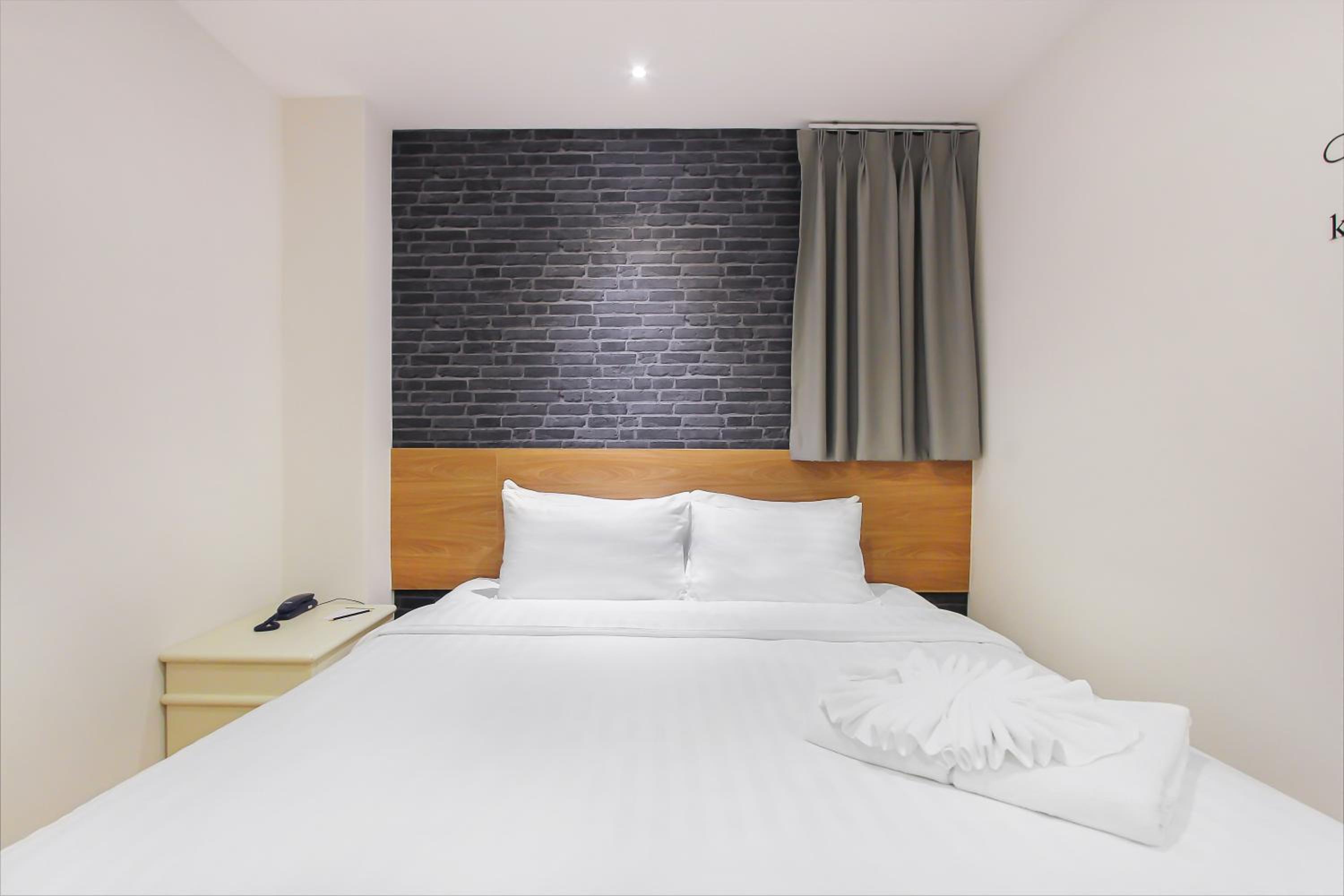 Standard King Room photo 3