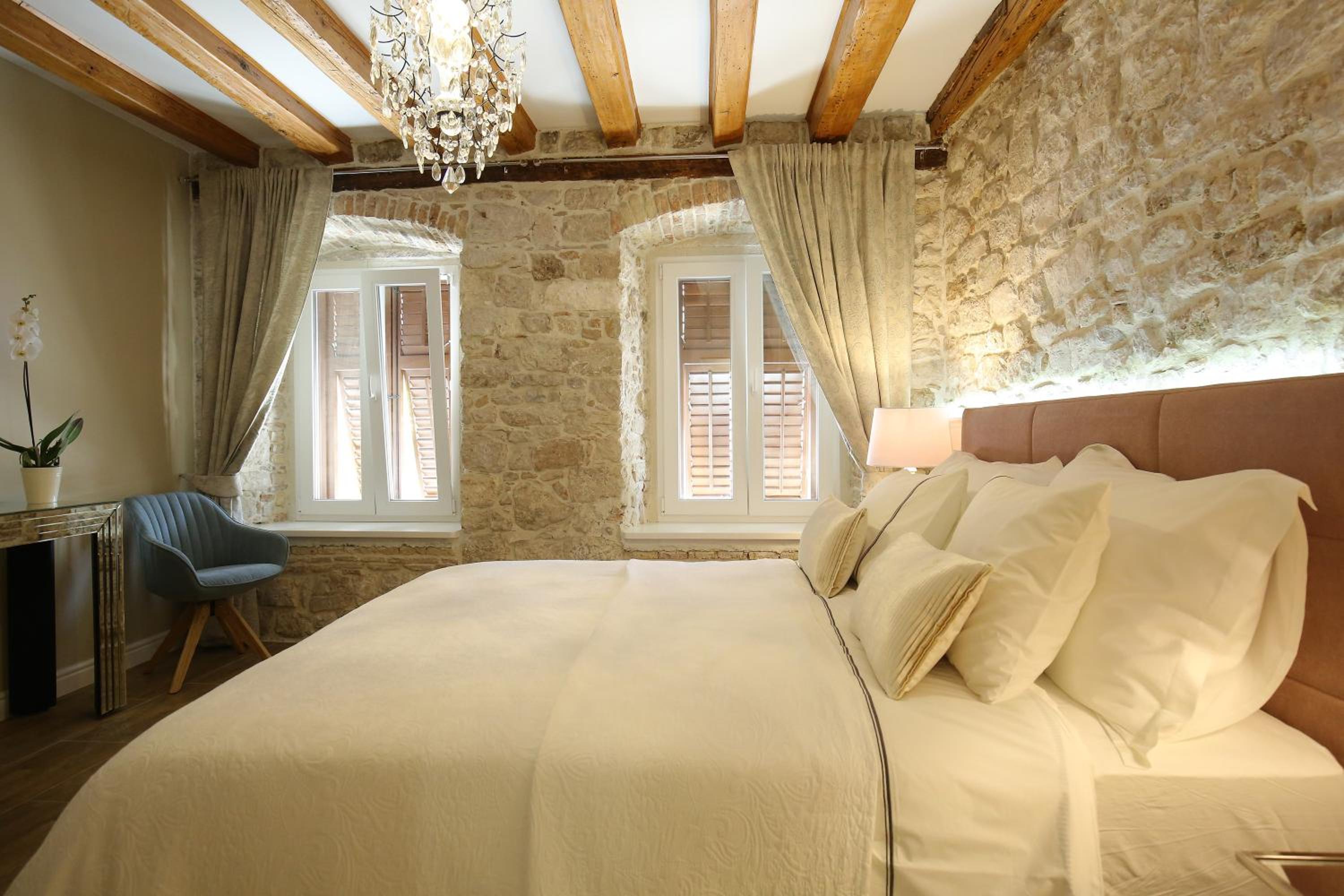 Double Room - Photo 11