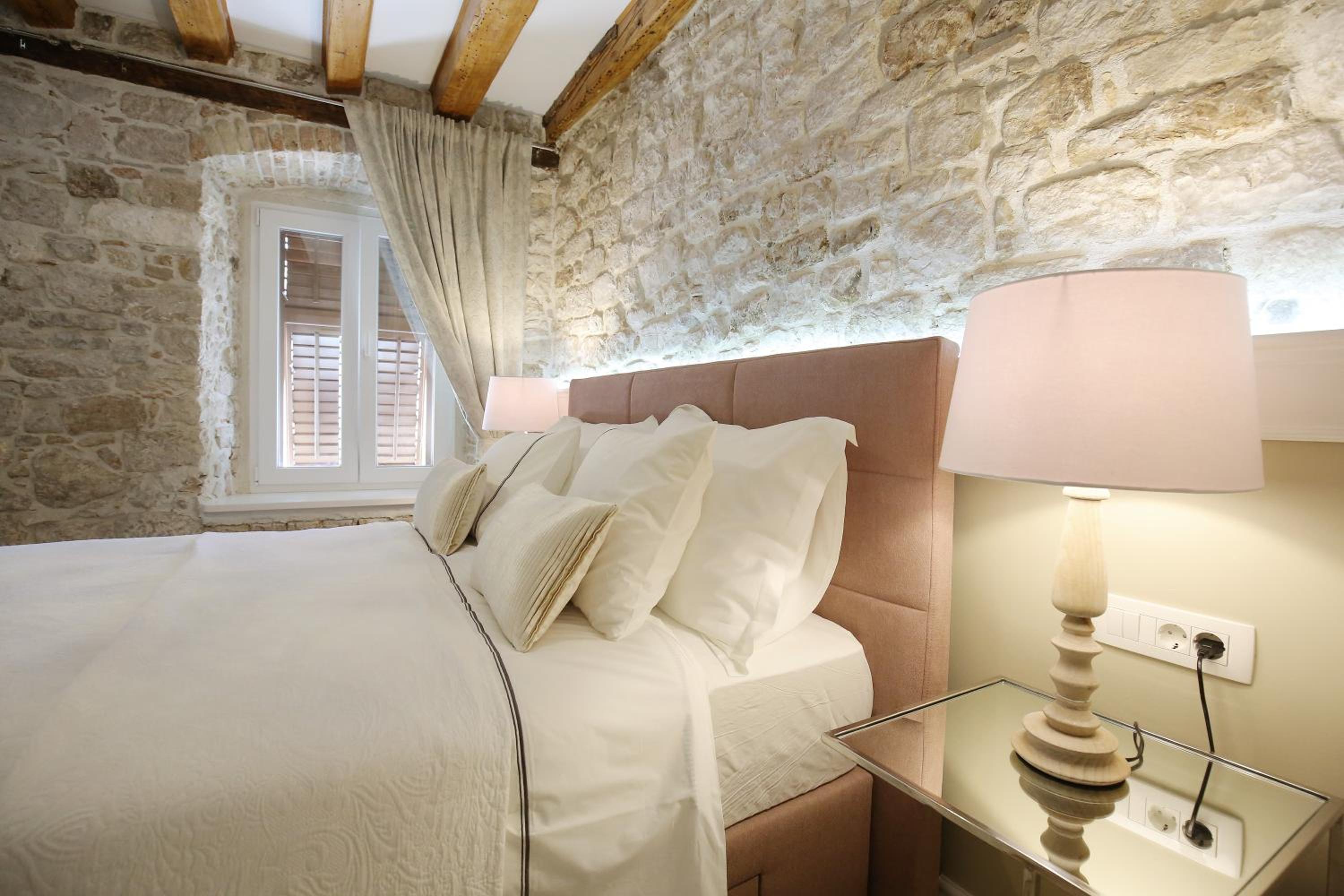 Double Room - Photo 10