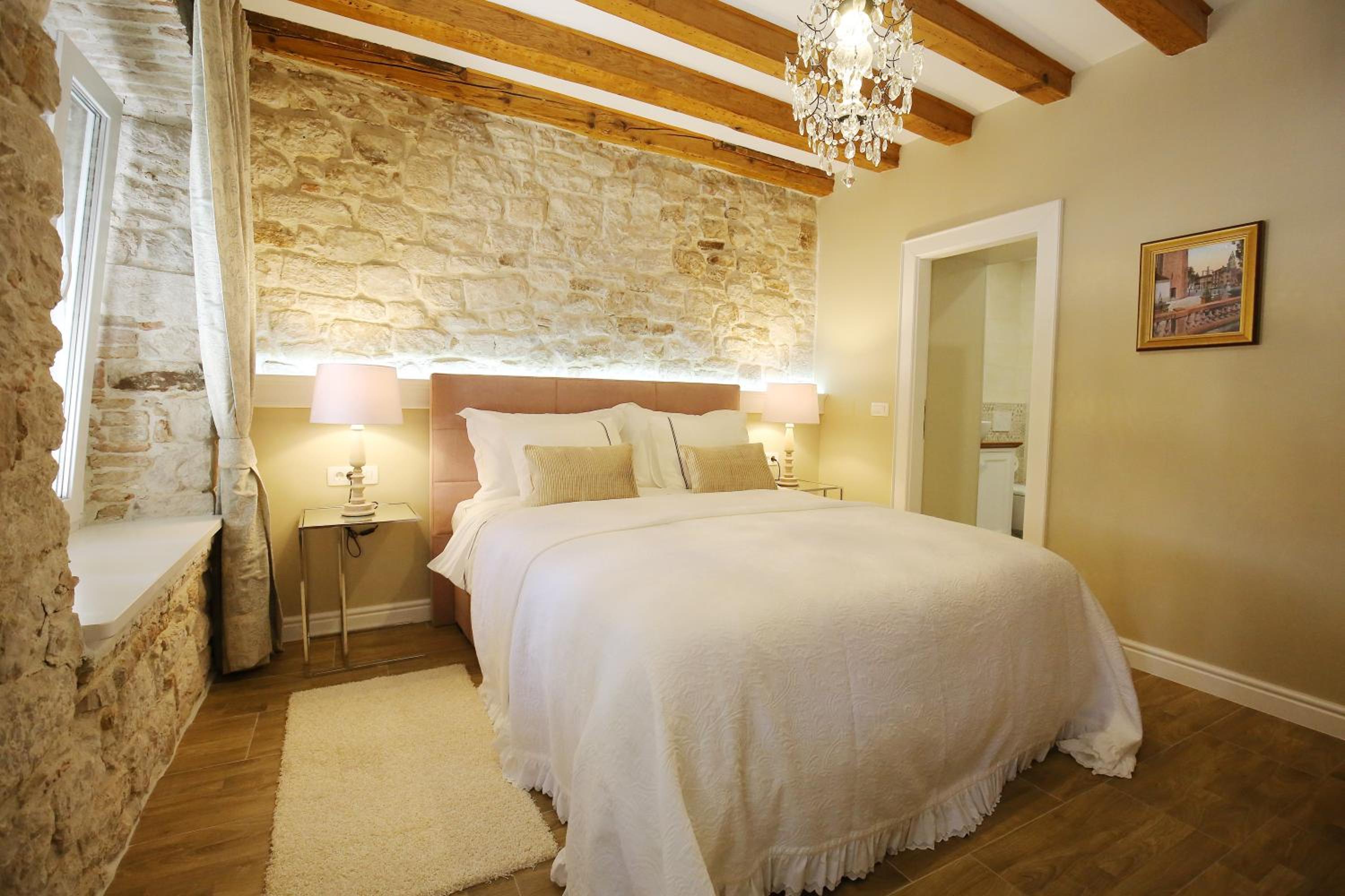 Double Room - Photo 5