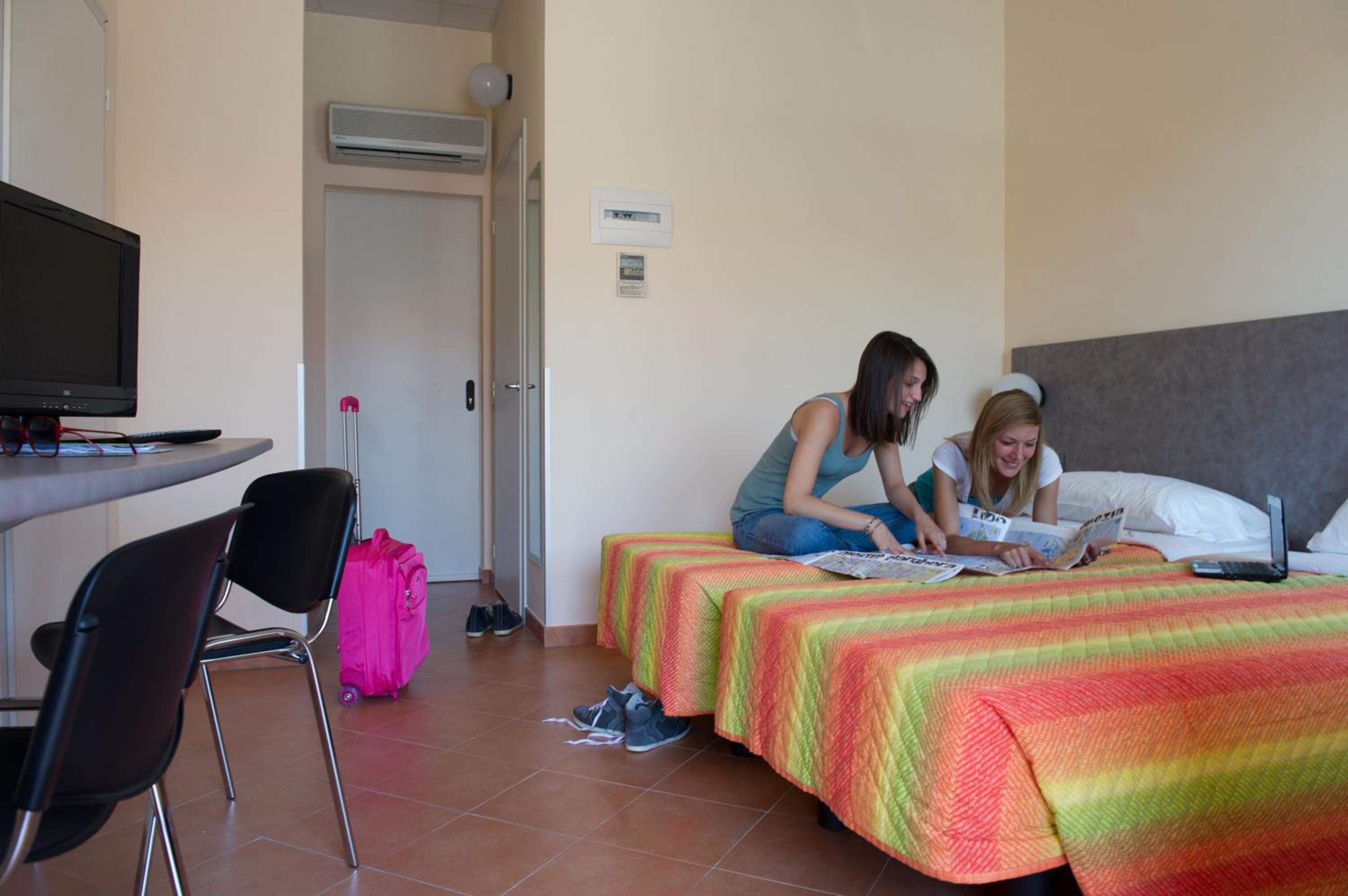 Twin Room - Photo 4