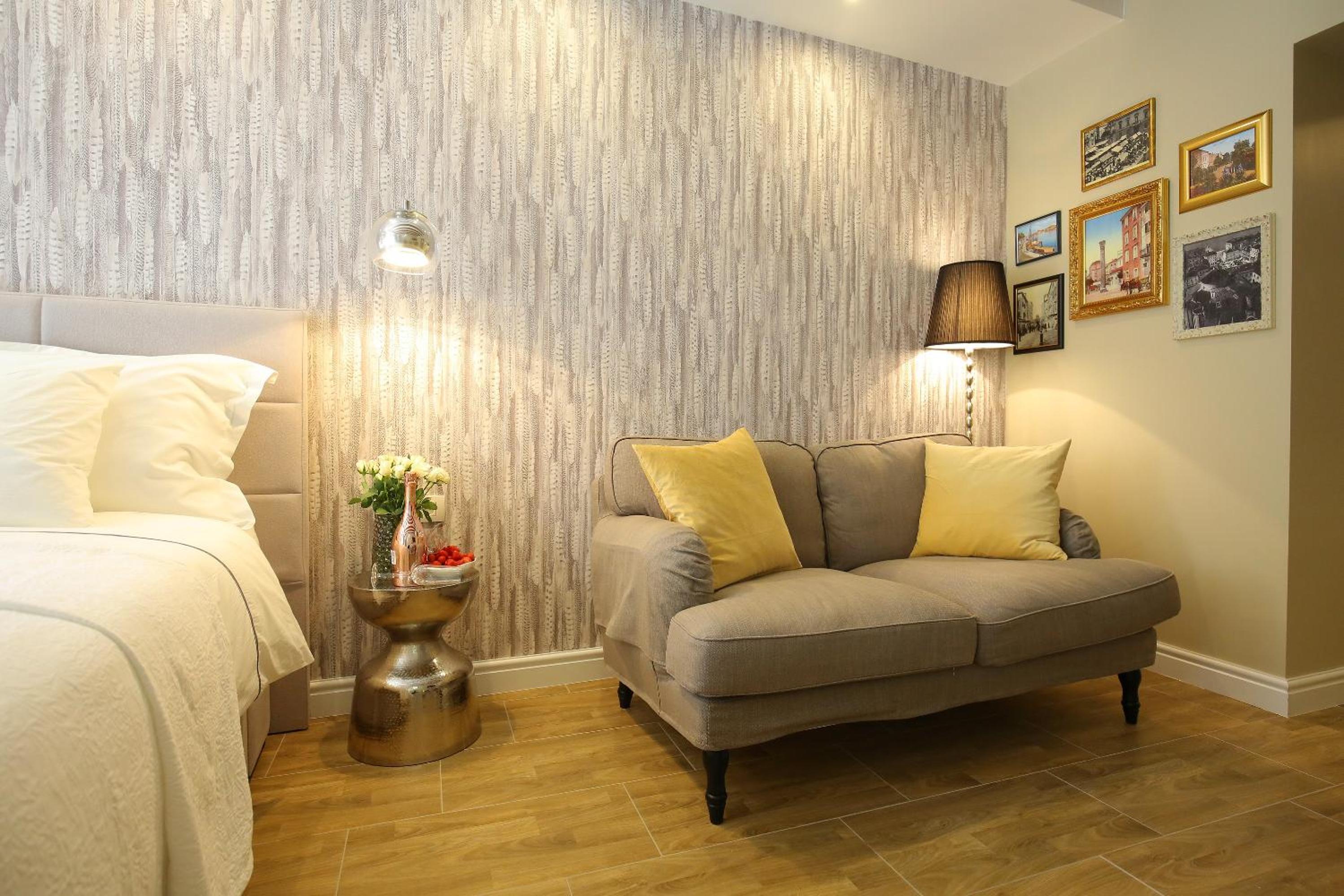 Double Room with Balcony - Photo 13