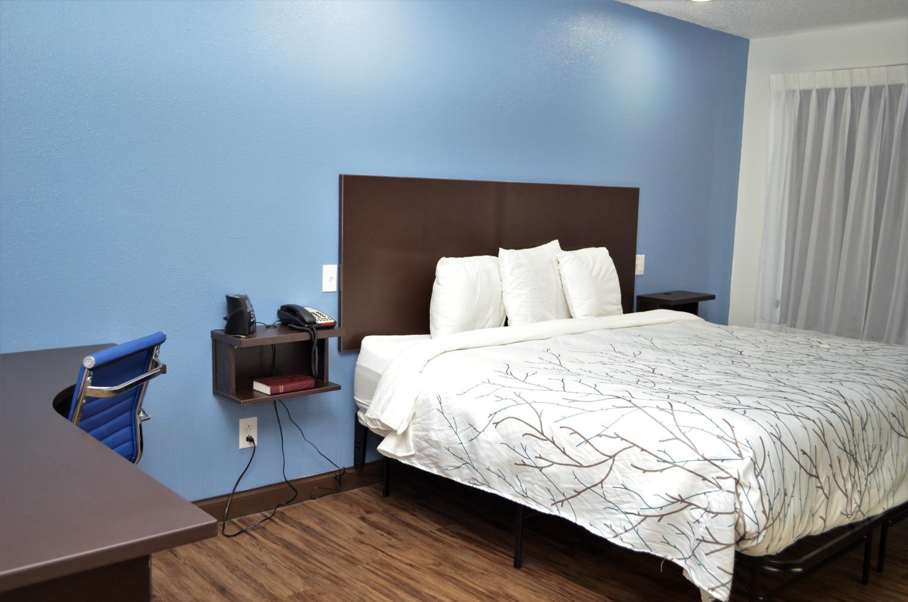 King Room - Non-Smoking photo 3