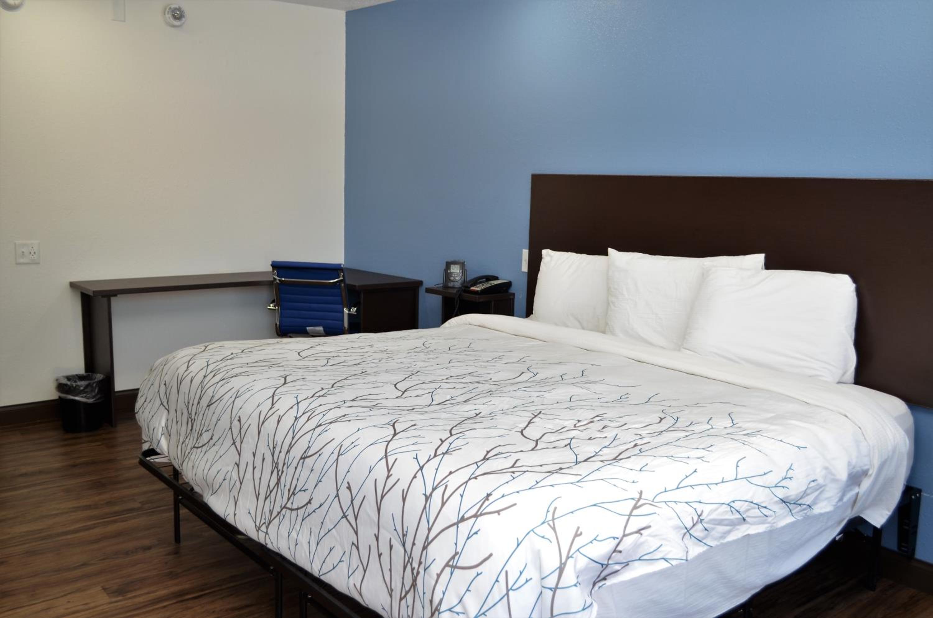 King Room - Non-Smoking photo 1