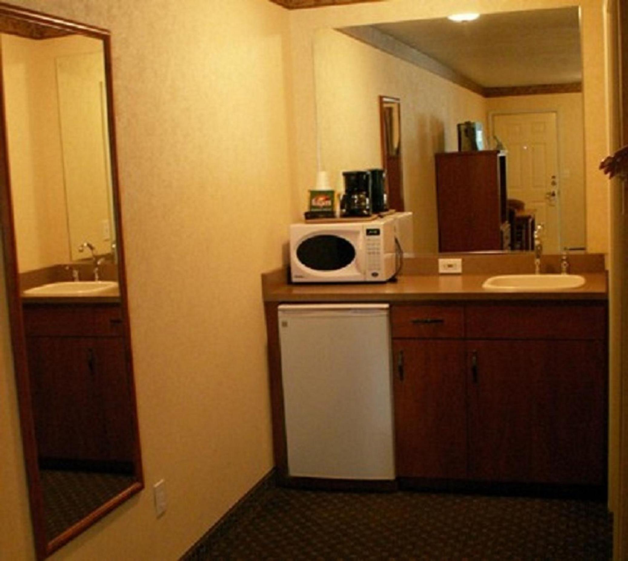 King Suite With Kitchenette photo 2