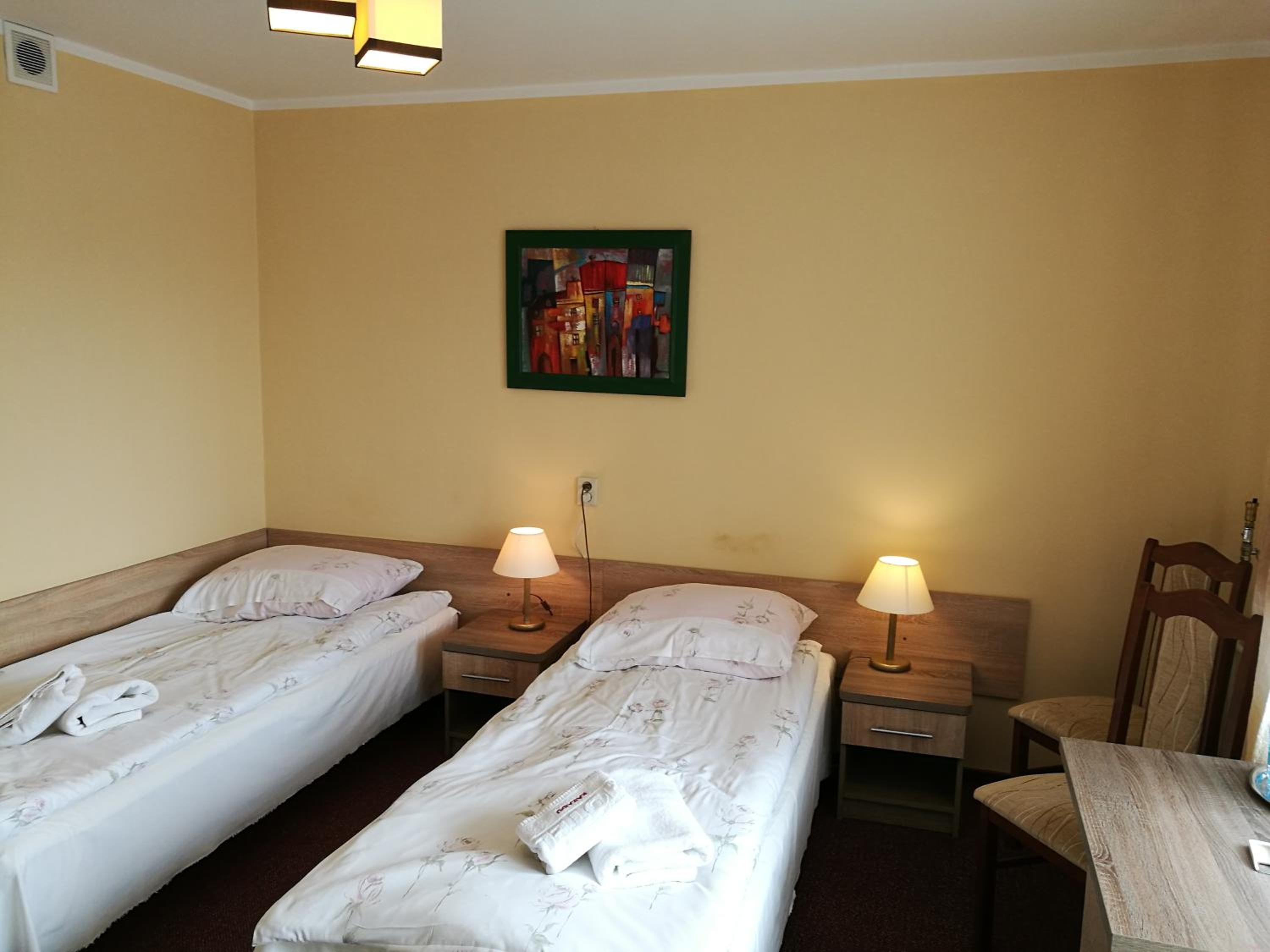 Twin Room - Photo 9