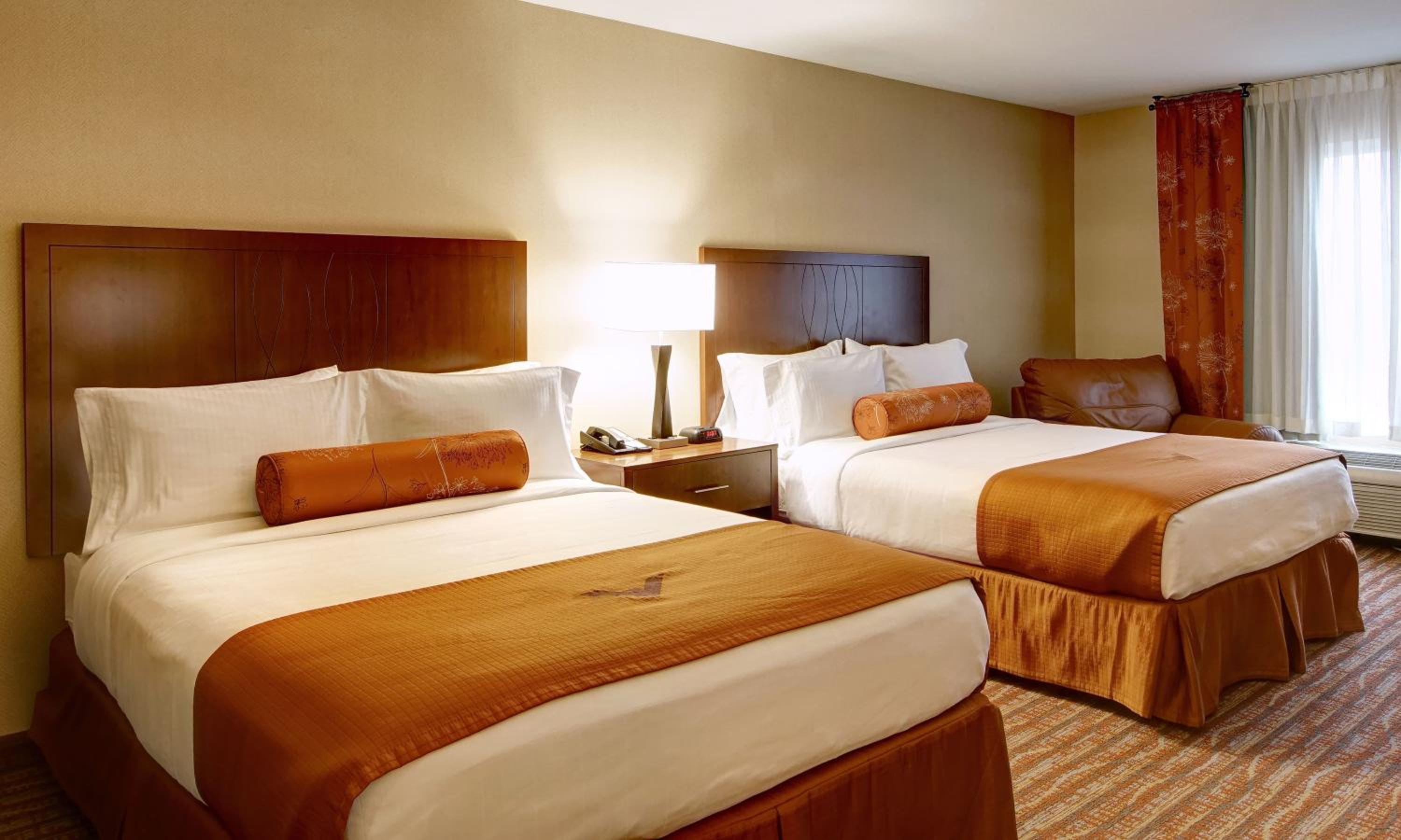 Deluxe Queen Suite - Photo 1