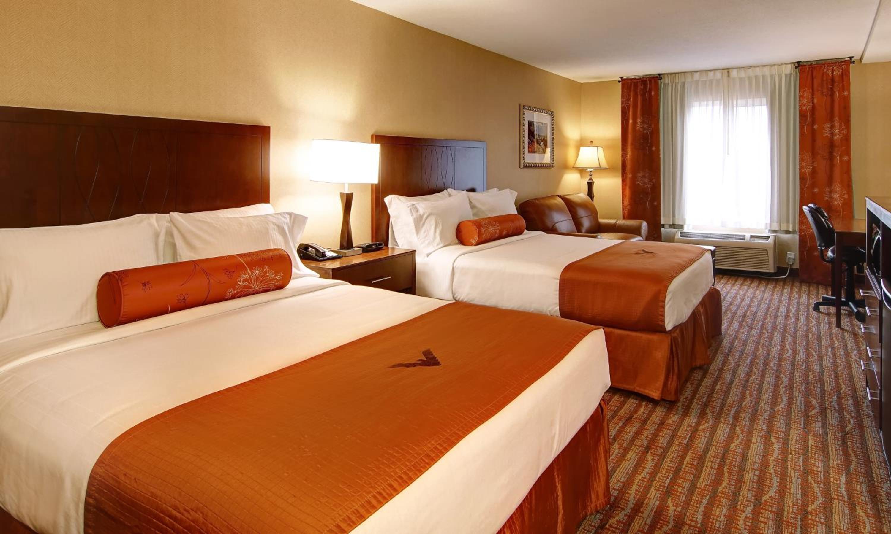 Deluxe Queen Suite - Photo 2