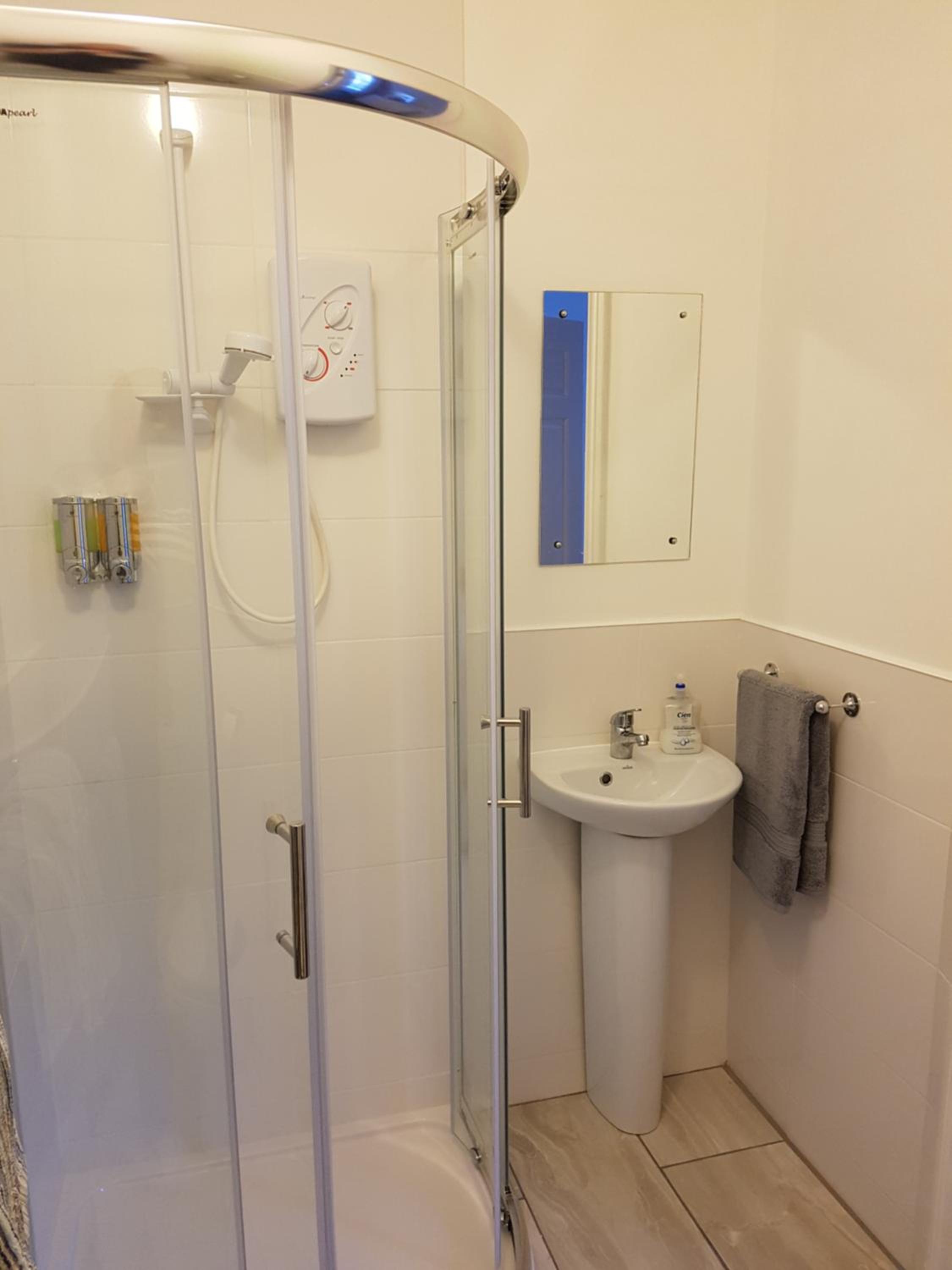 Double Room - Photo 5