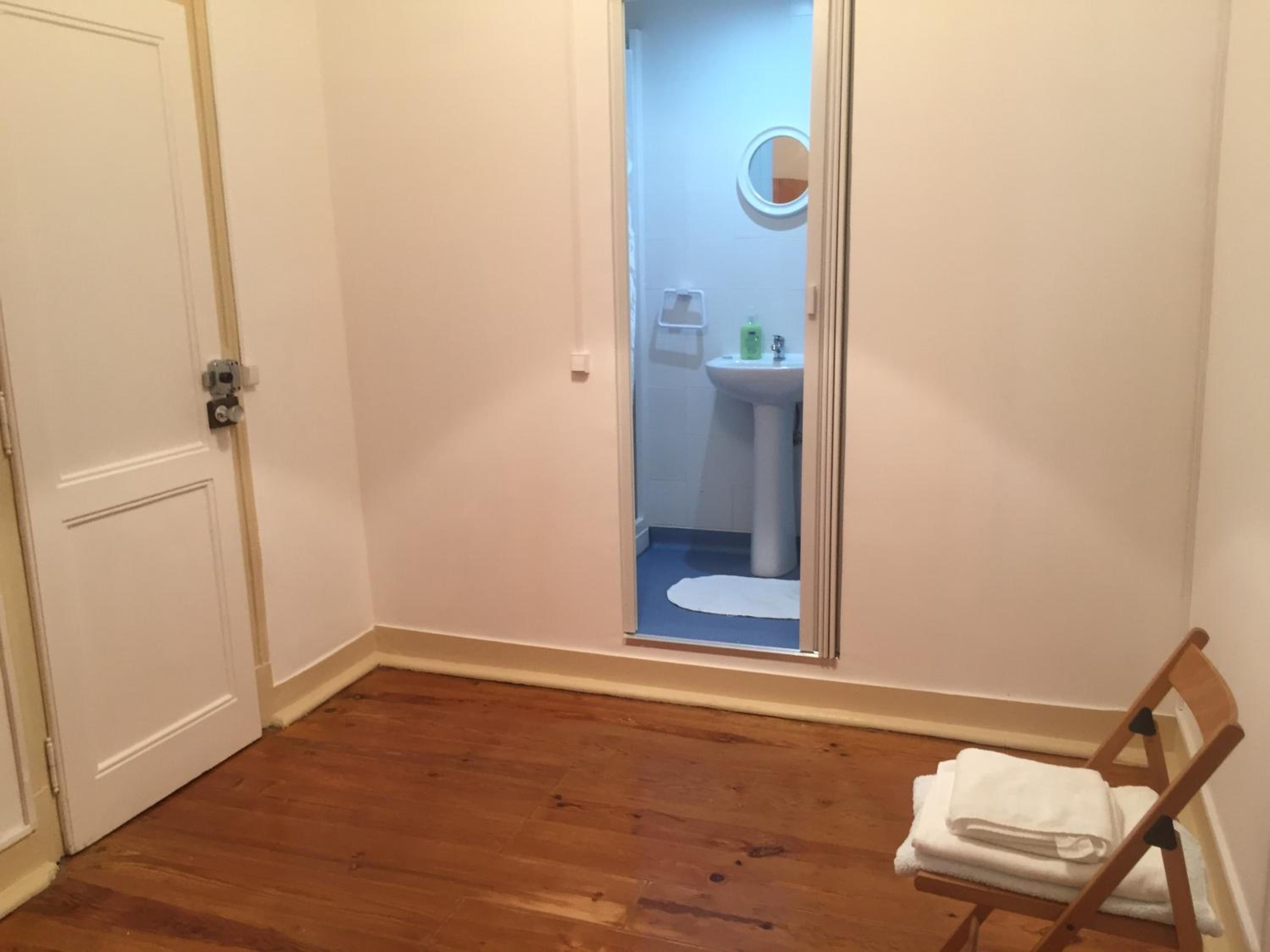 Suite - Photo 9