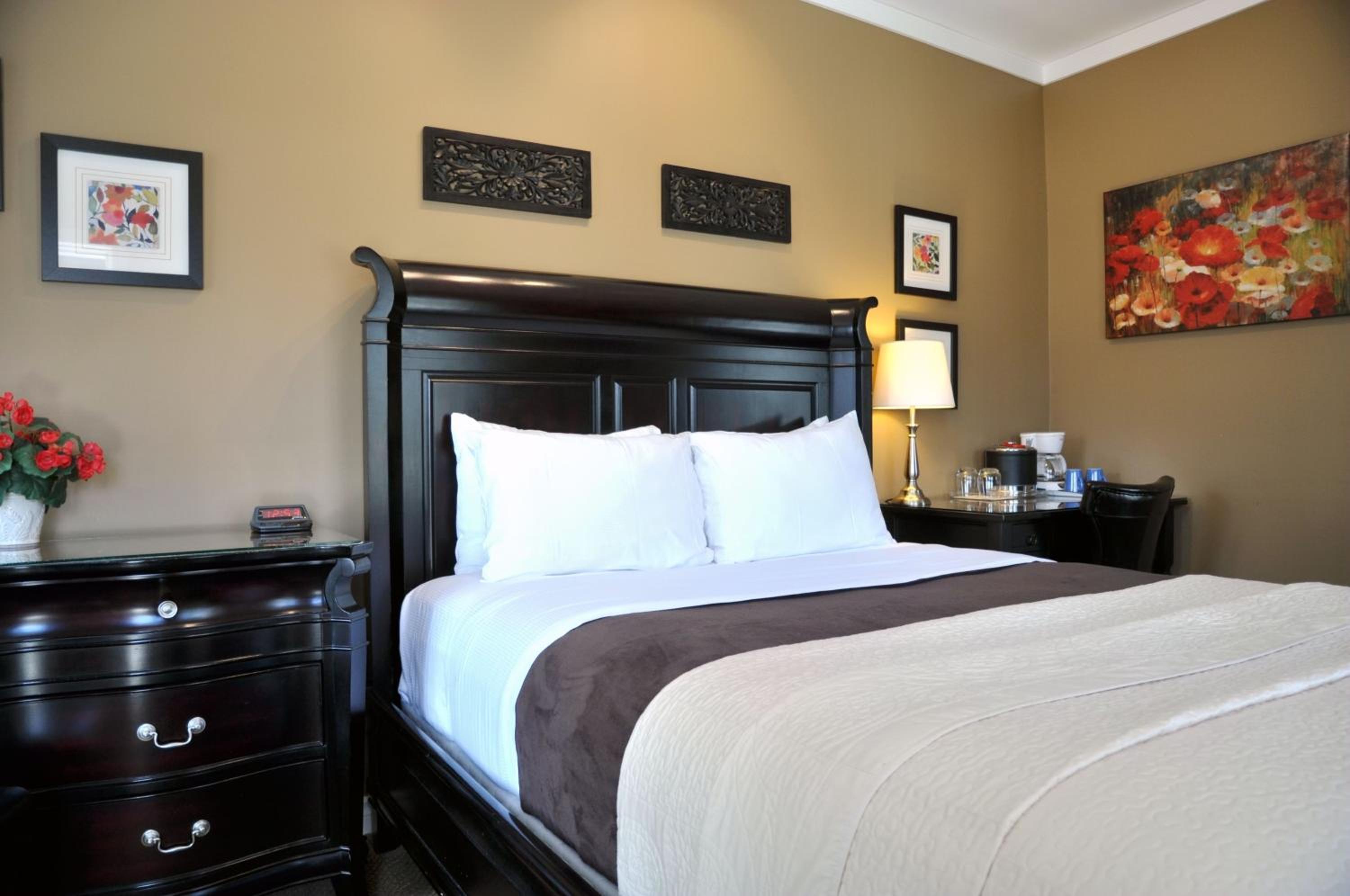 Queen Room with Spa Bath photo 2